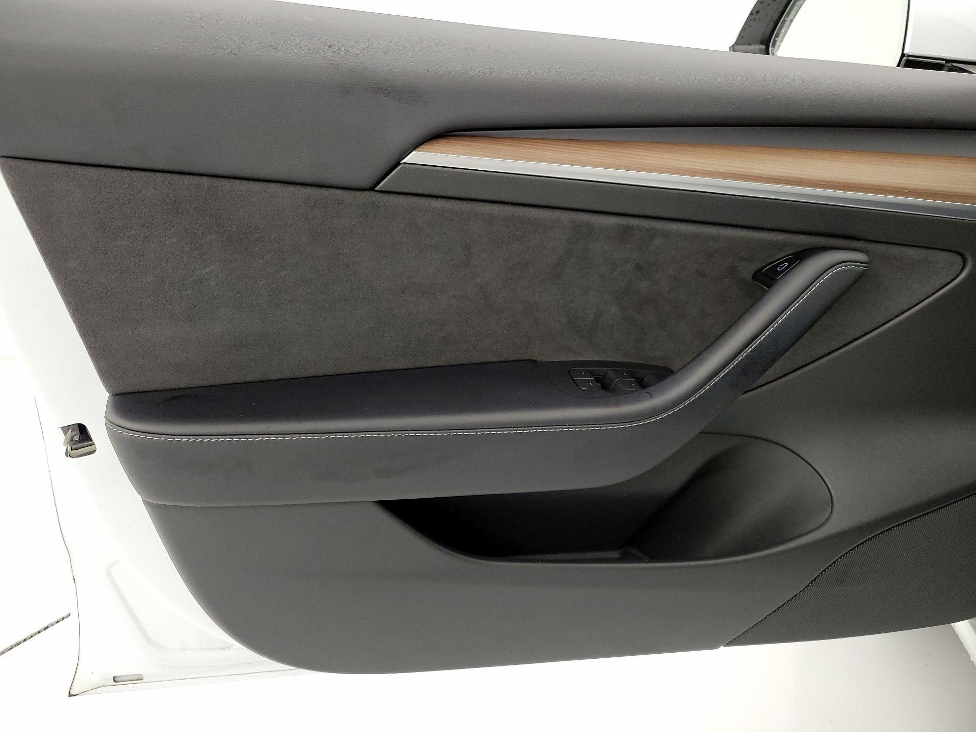 Thumbnail: 2022 Tesla Model 3 - 12