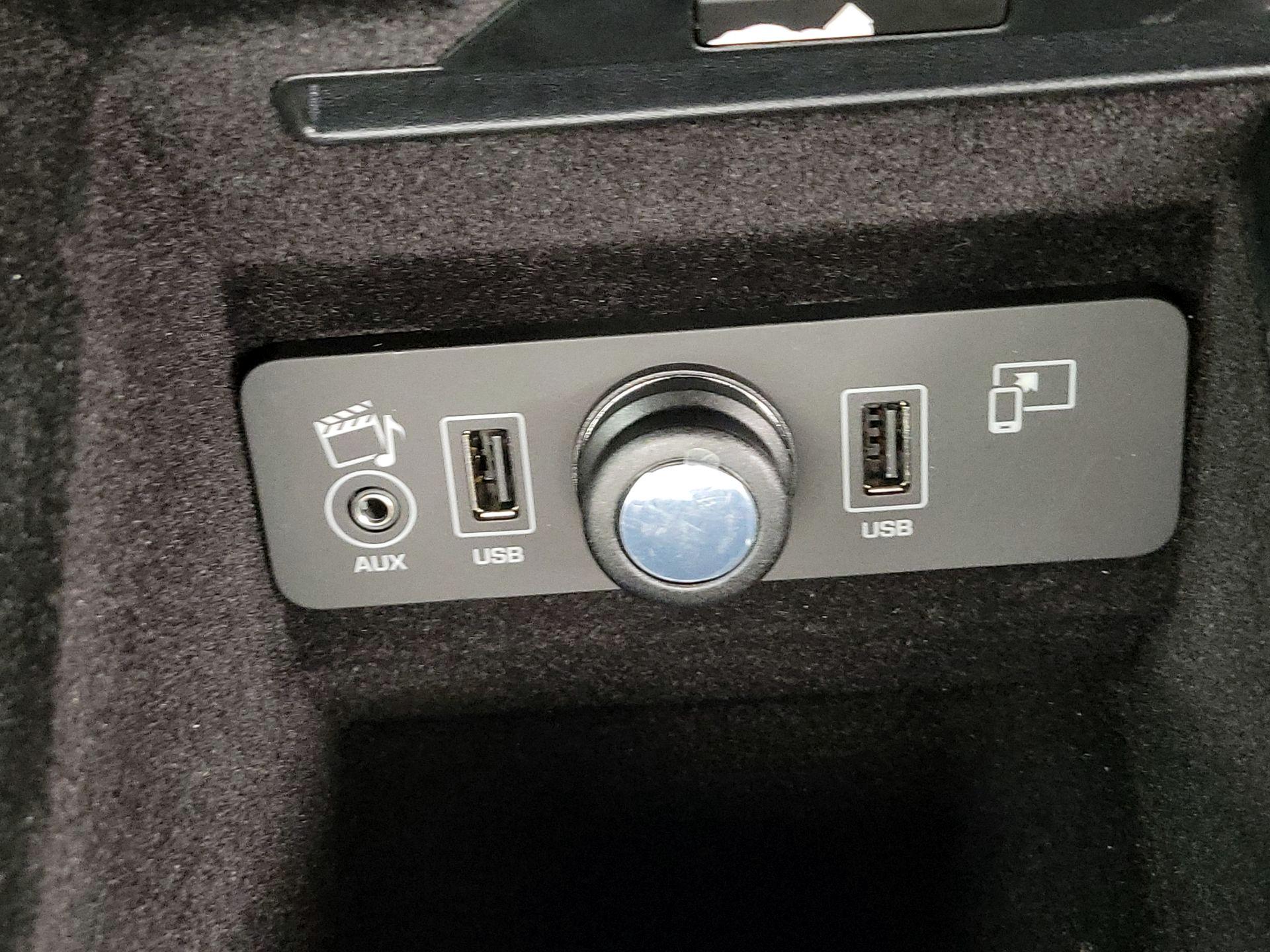 Thumbnail: 2017 Jaguar F-Type - 19