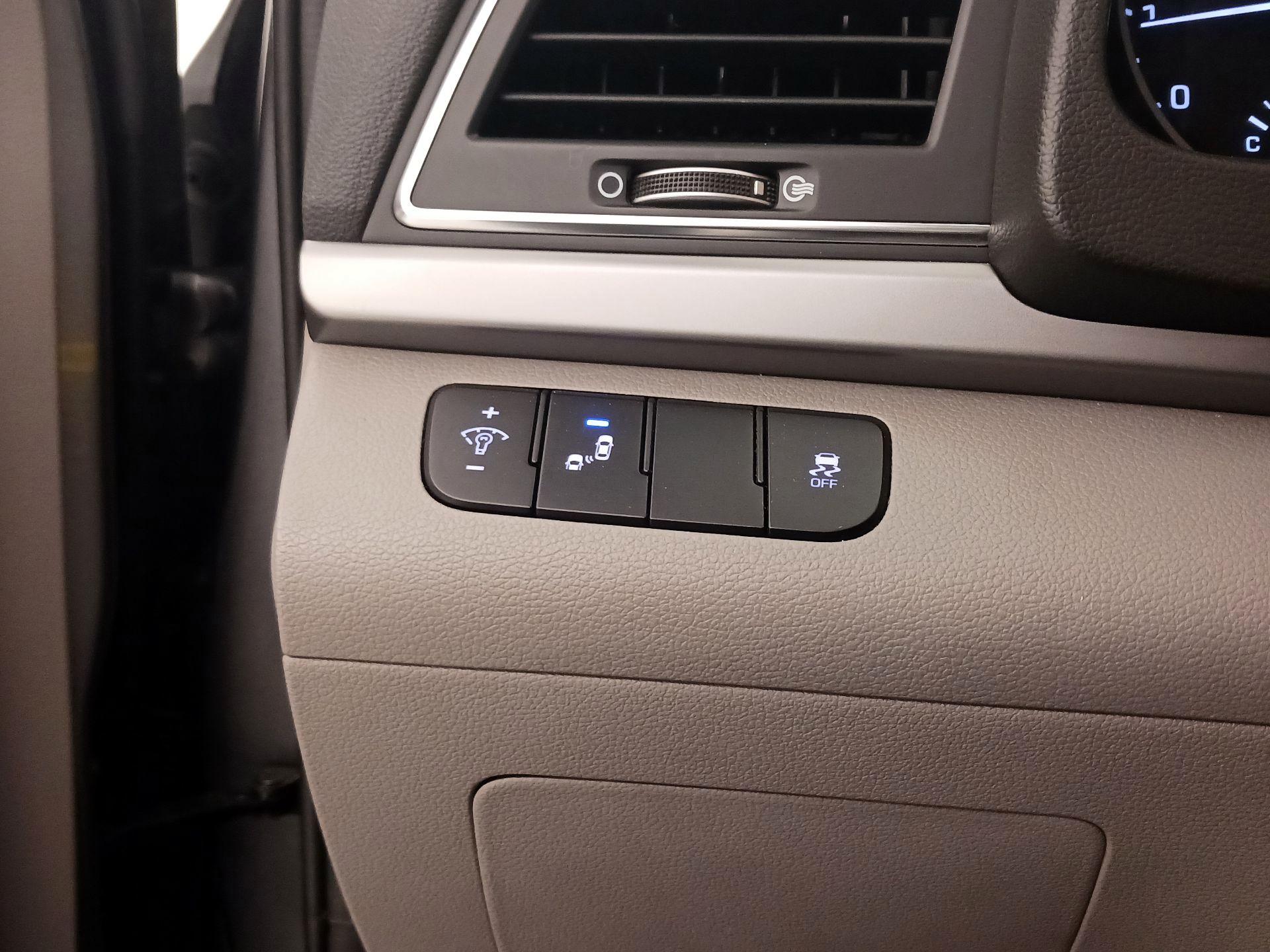 Thumbnail: 2018 Hyundai Elantra - 13