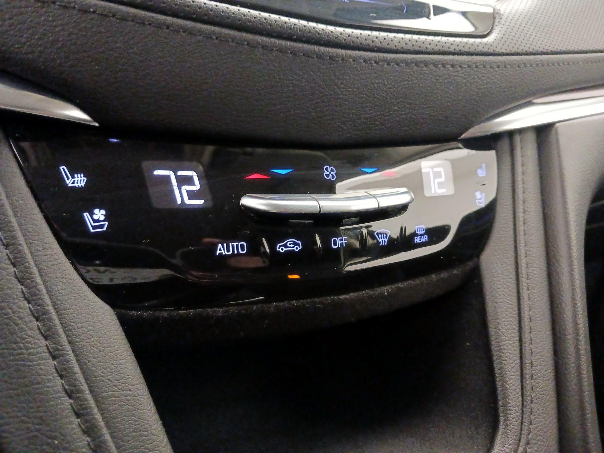 Thumbnail: 2019 Cadillac XT5 - 17