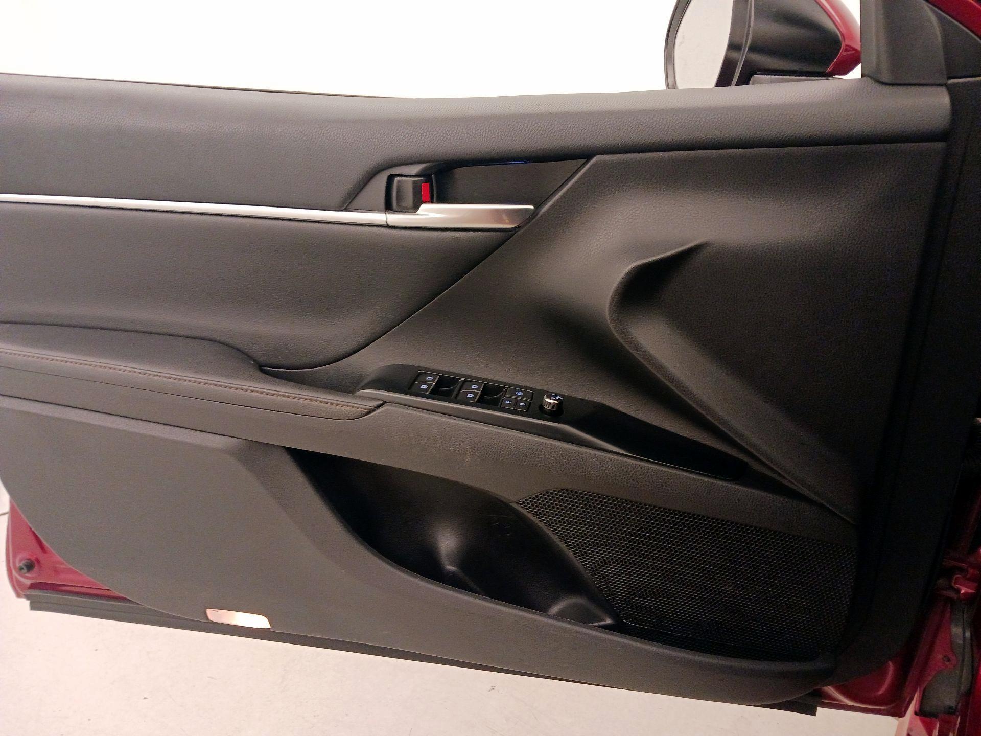 Thumbnail: 2019 Toyota Camry - 12