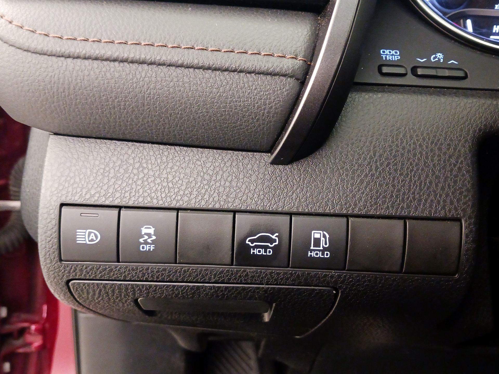 Thumbnail: 2019 Toyota Camry - 13