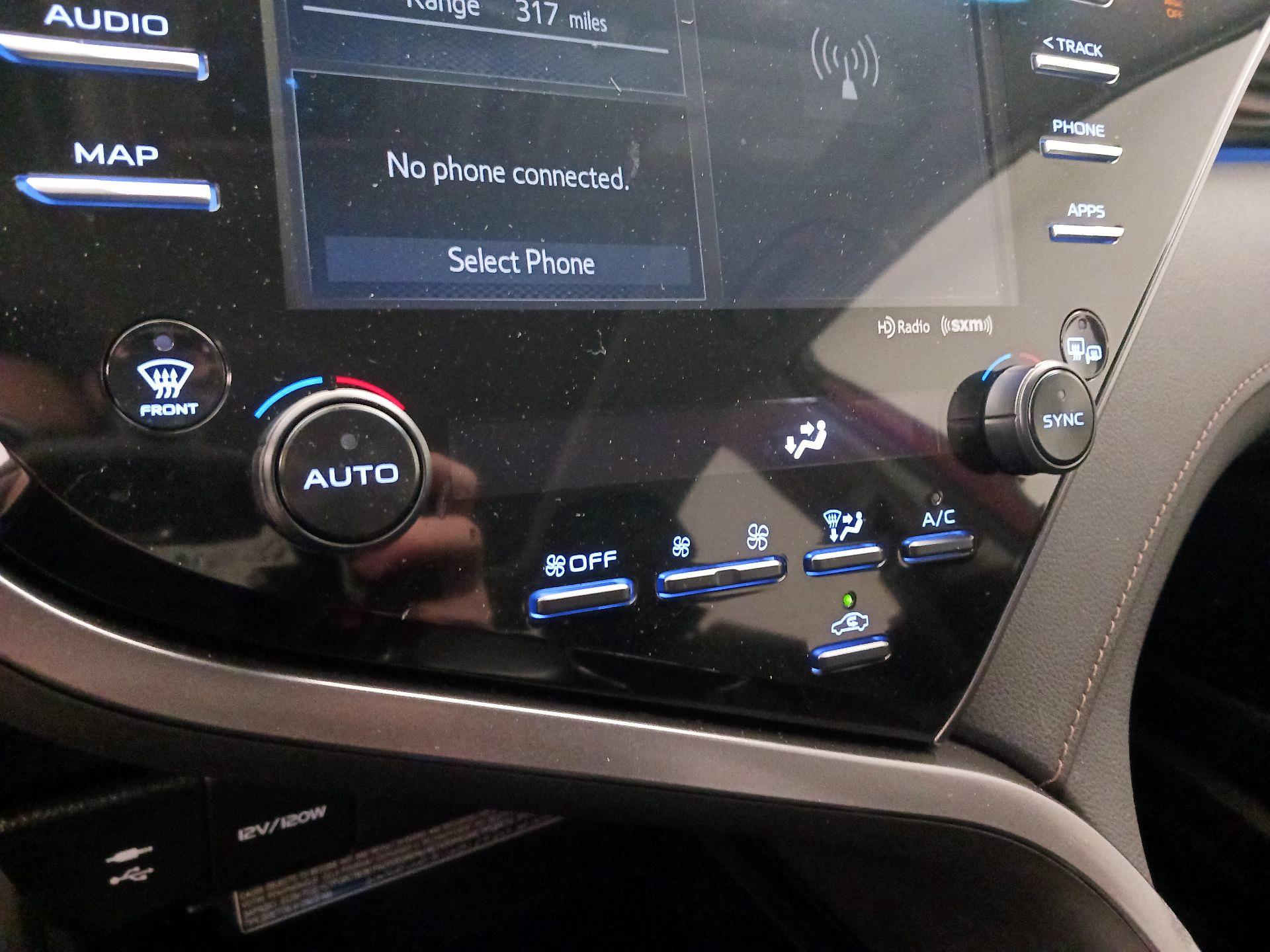 Thumbnail: 2019 Toyota Camry - 16