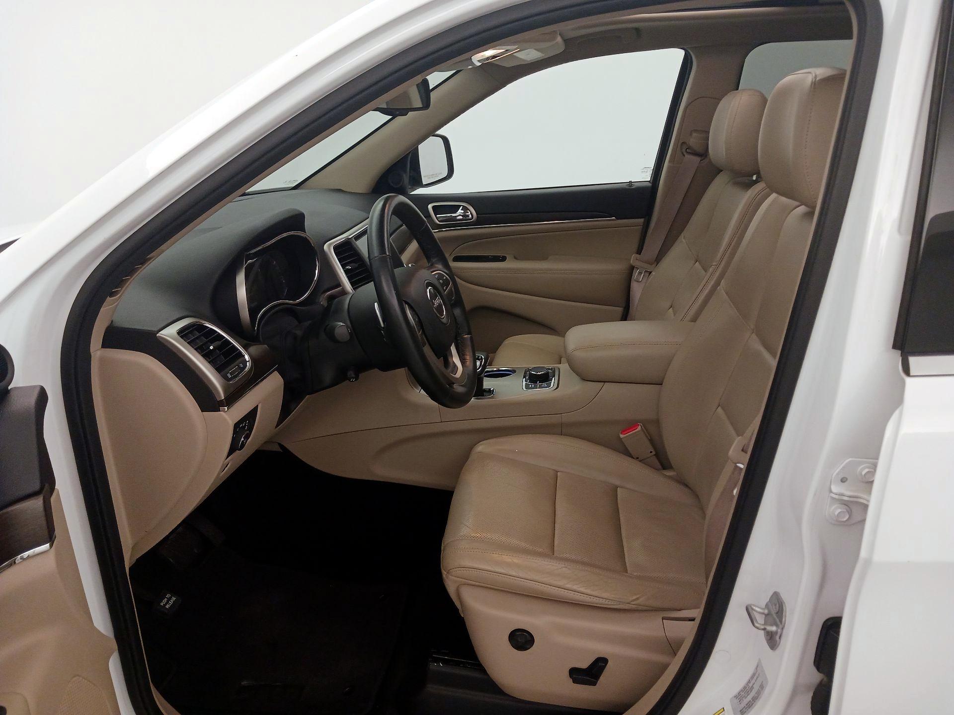 Thumbnail: 2015 Jeep Grand Cherokee - 11