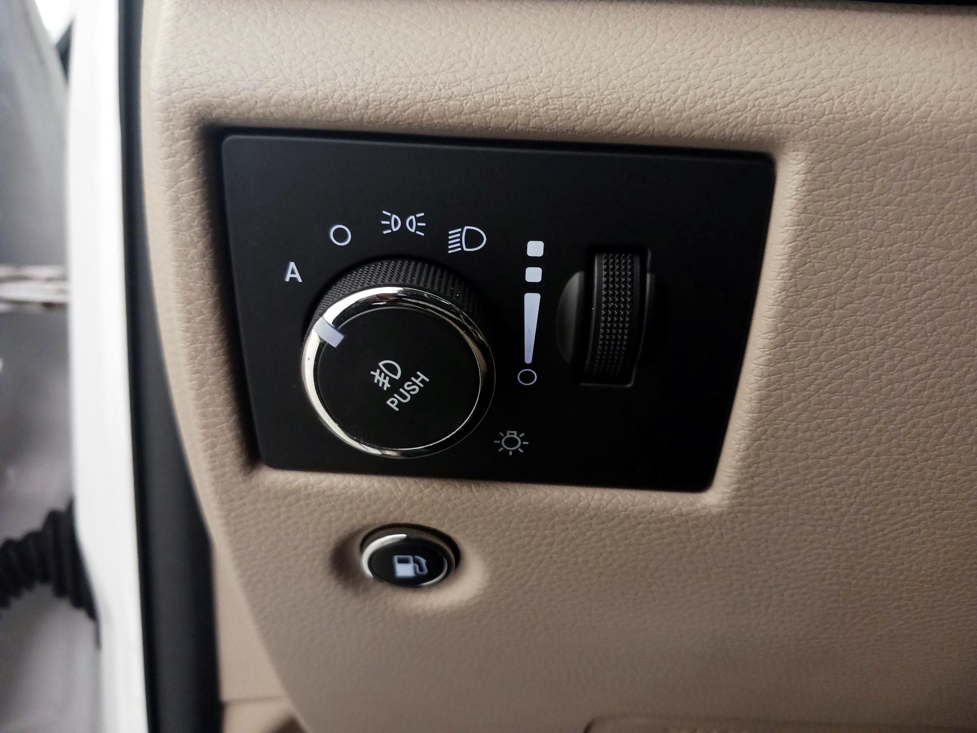 Thumbnail: 2015 Jeep Grand Cherokee - 13