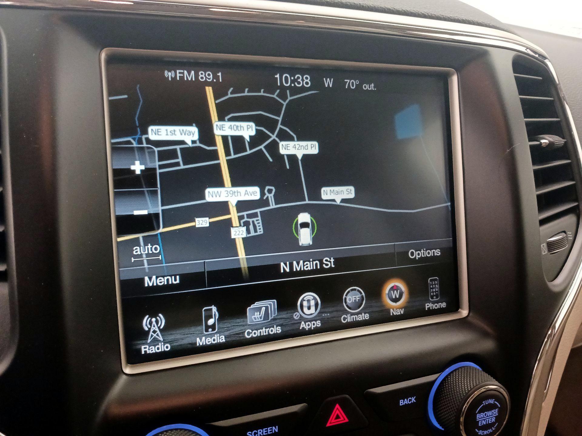 Thumbnail: 2015 Jeep Grand Cherokee - 14