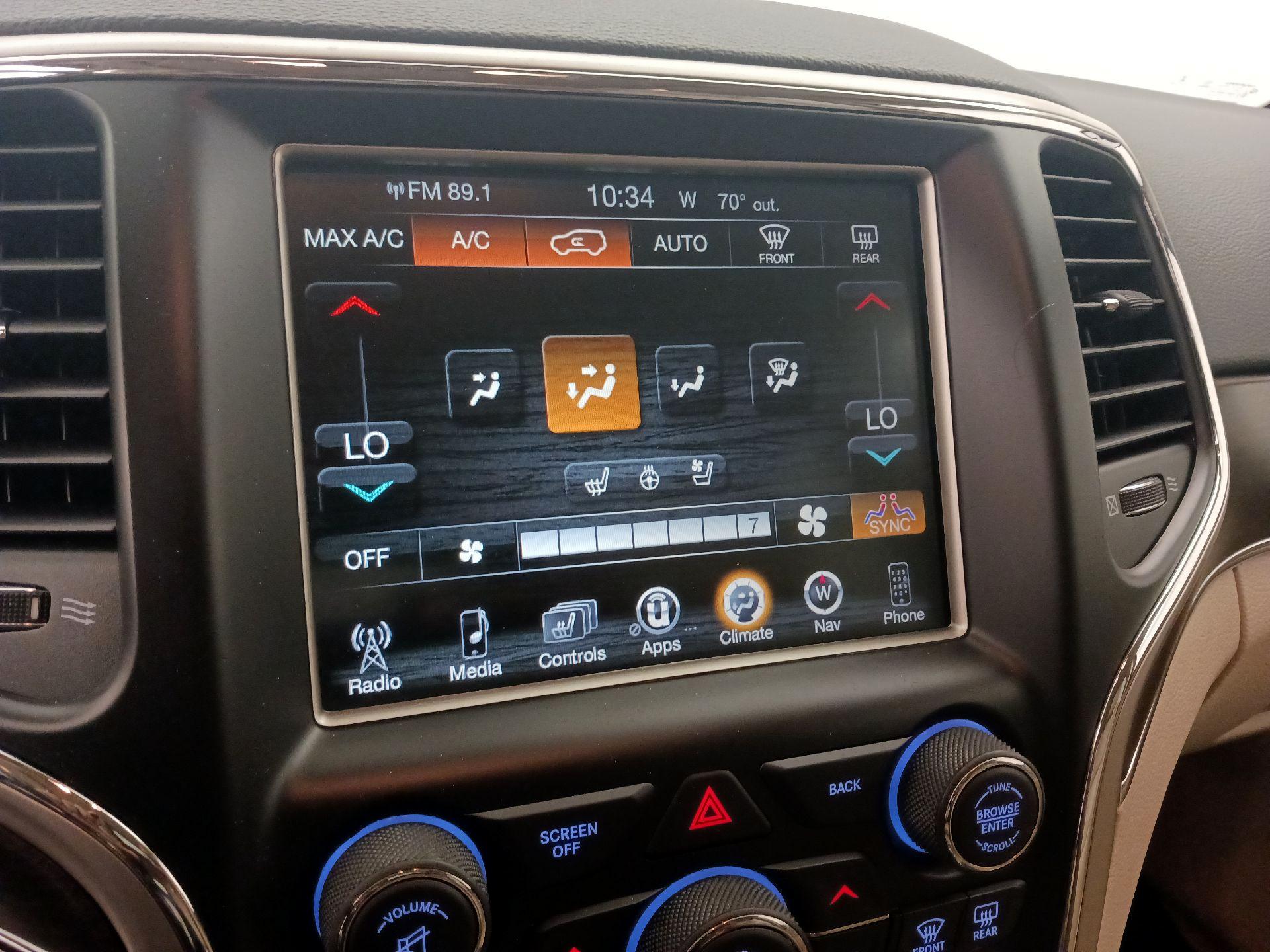 Thumbnail: 2015 Jeep Grand Cherokee - 17