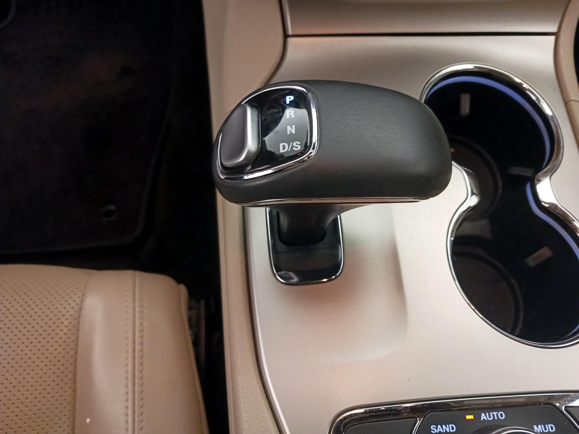 Thumbnail: 2015 Jeep Grand Cherokee - 18