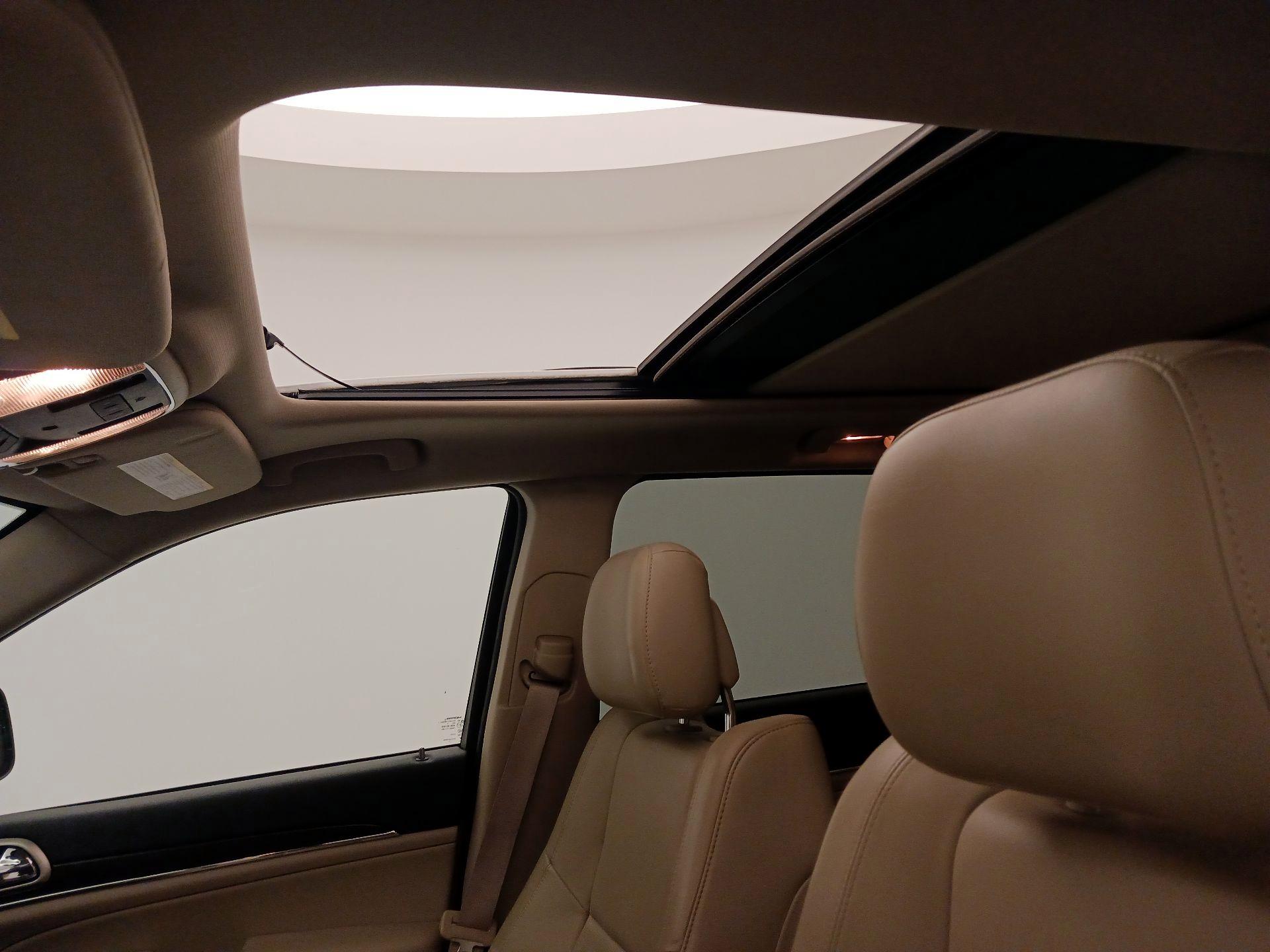 Thumbnail: 2015 Jeep Grand Cherokee - 20