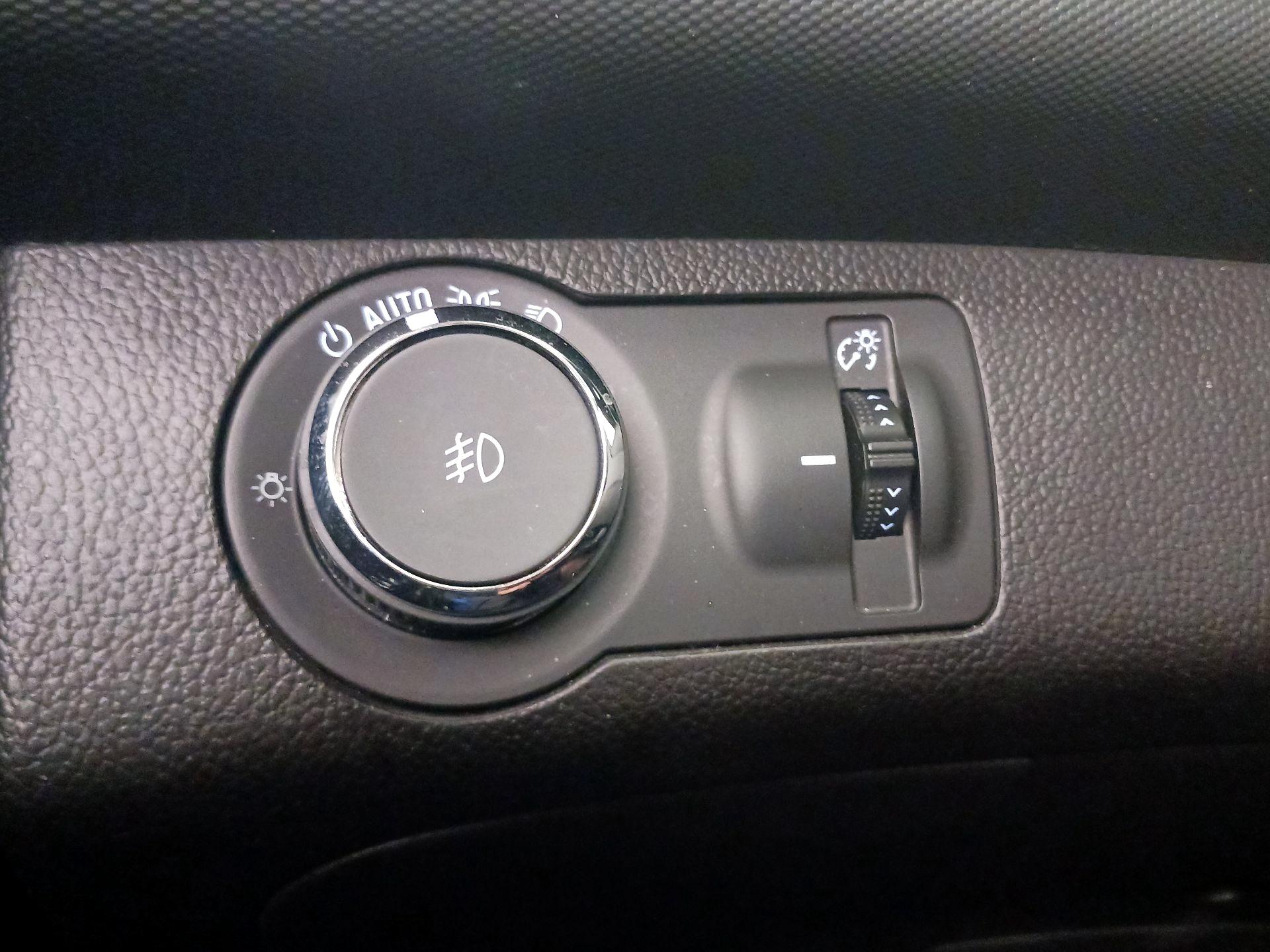 Thumbnail: 2017 Chevrolet Sonic - 13