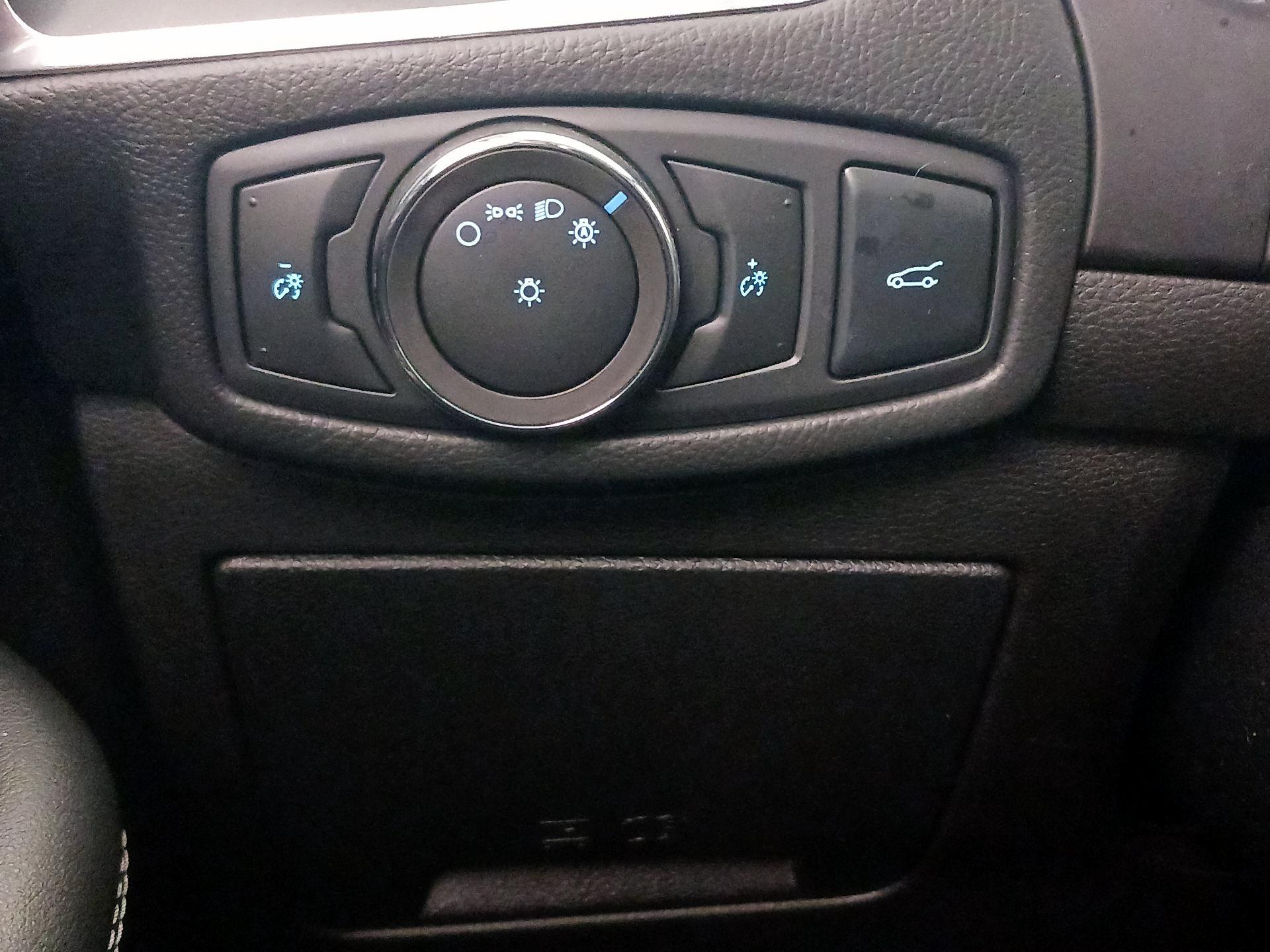 Thumbnail: 2018 Ford Edge - 13