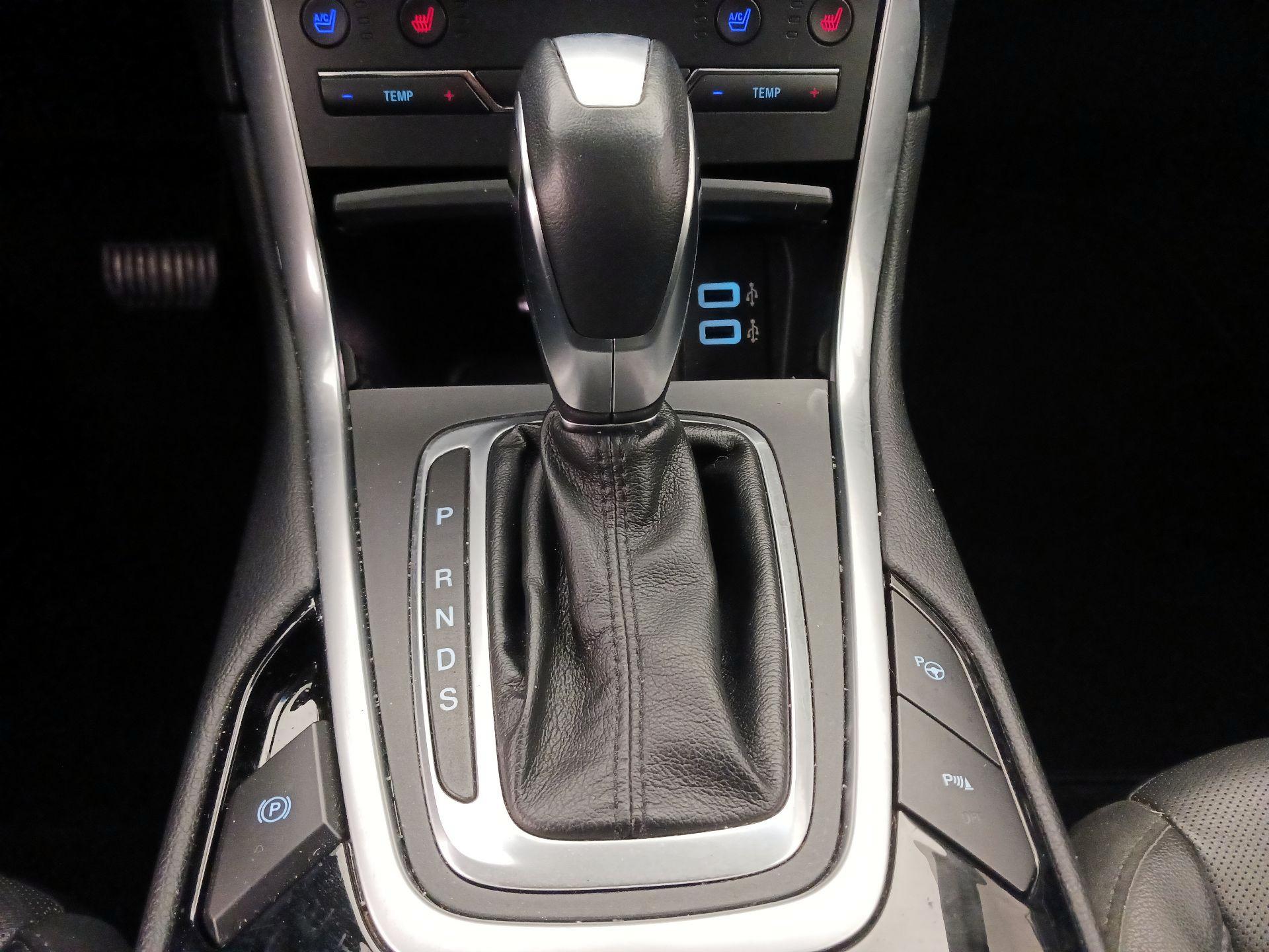 Thumbnail: 2018 Ford Edge - 18