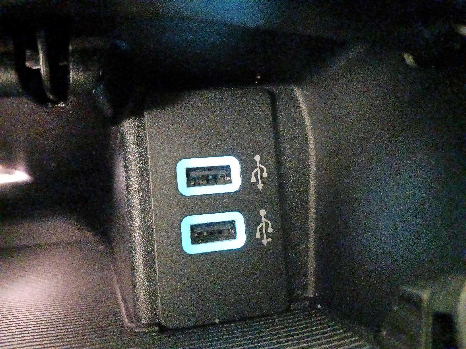 Thumbnail: 2018 Ford Edge - 19