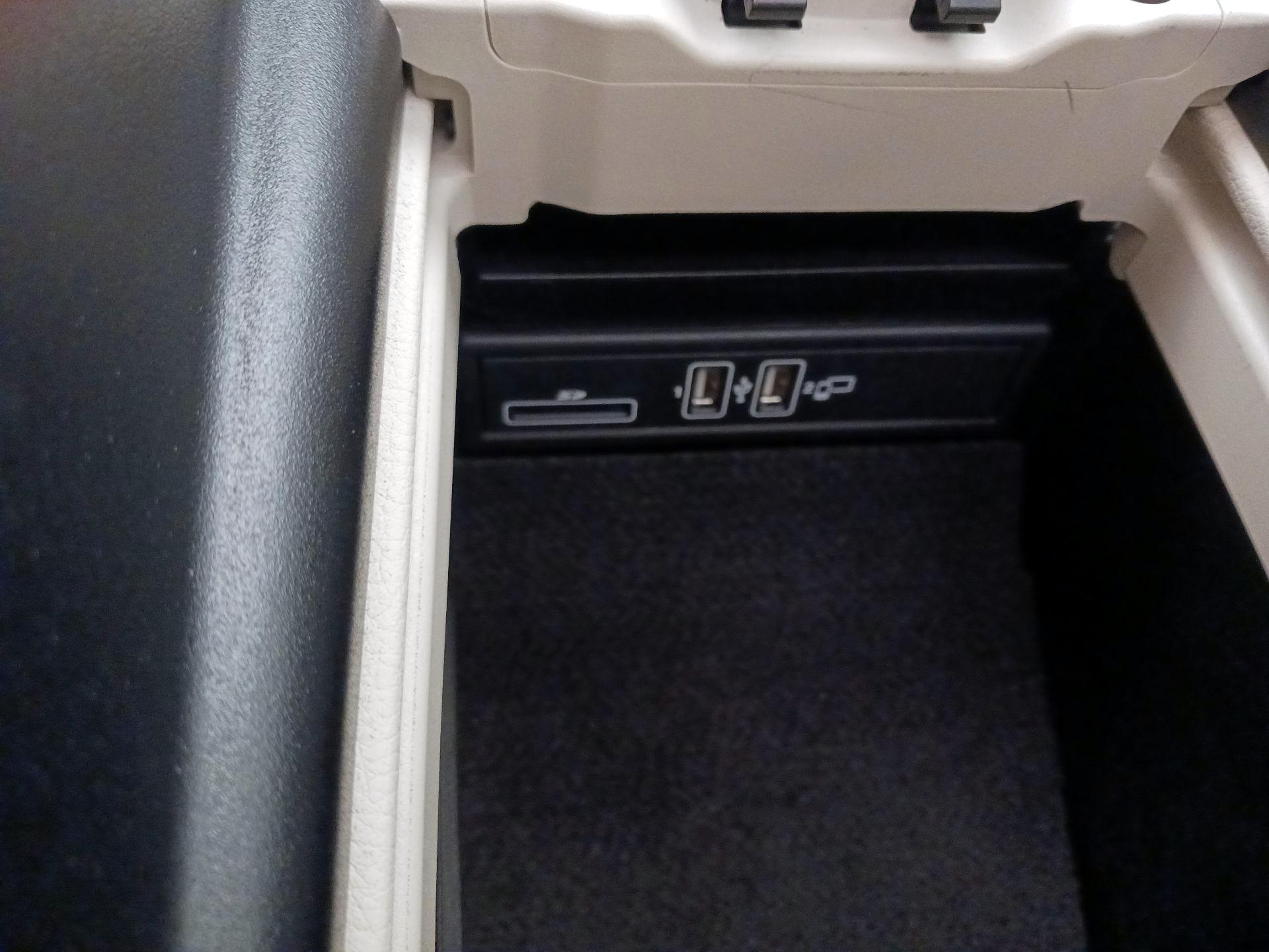 Thumbnail: 2017 Mercedes-Benz E-Class - 18