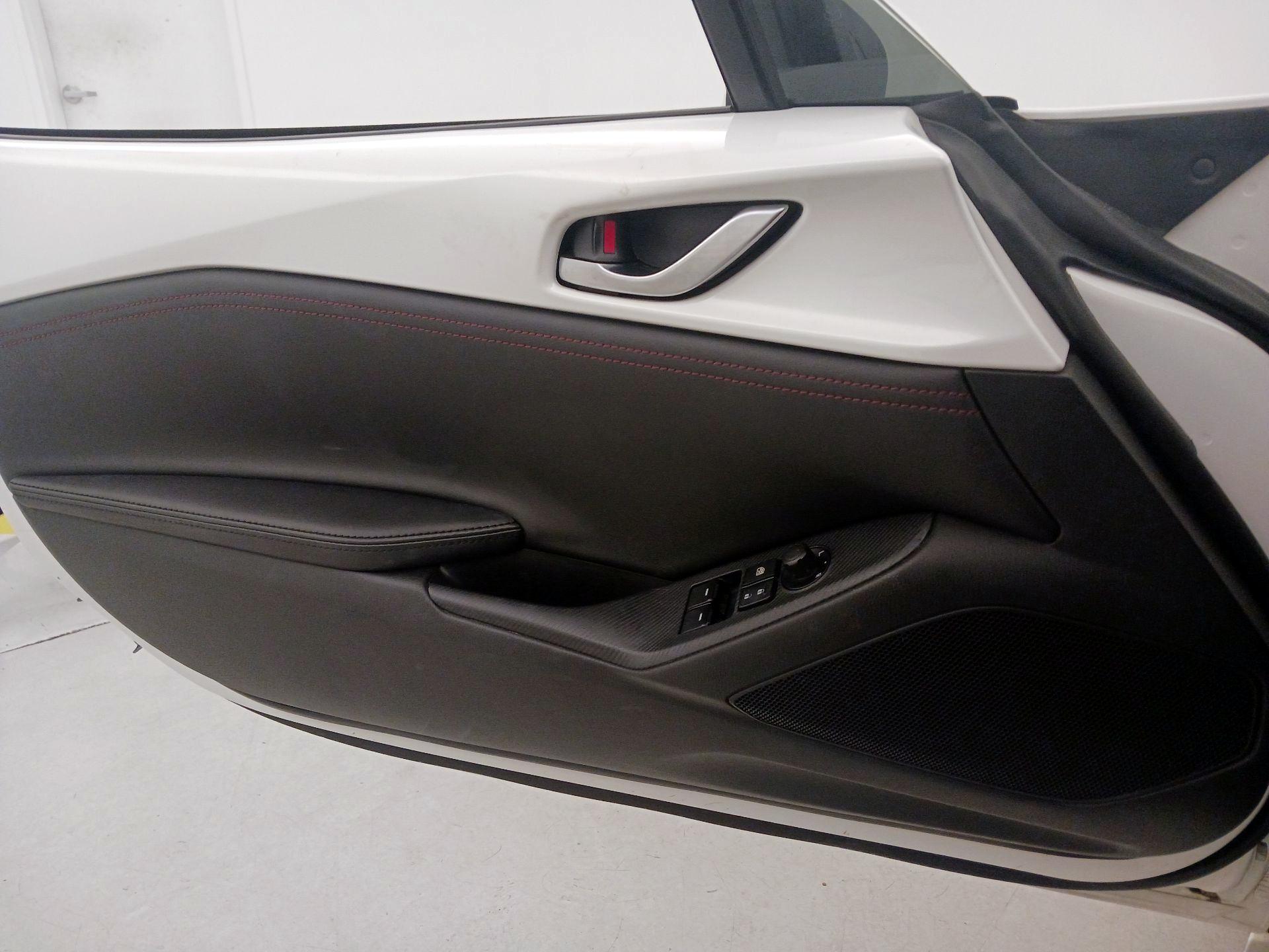 Thumbnail: 2016 Mazda MX-5 Miata - 12