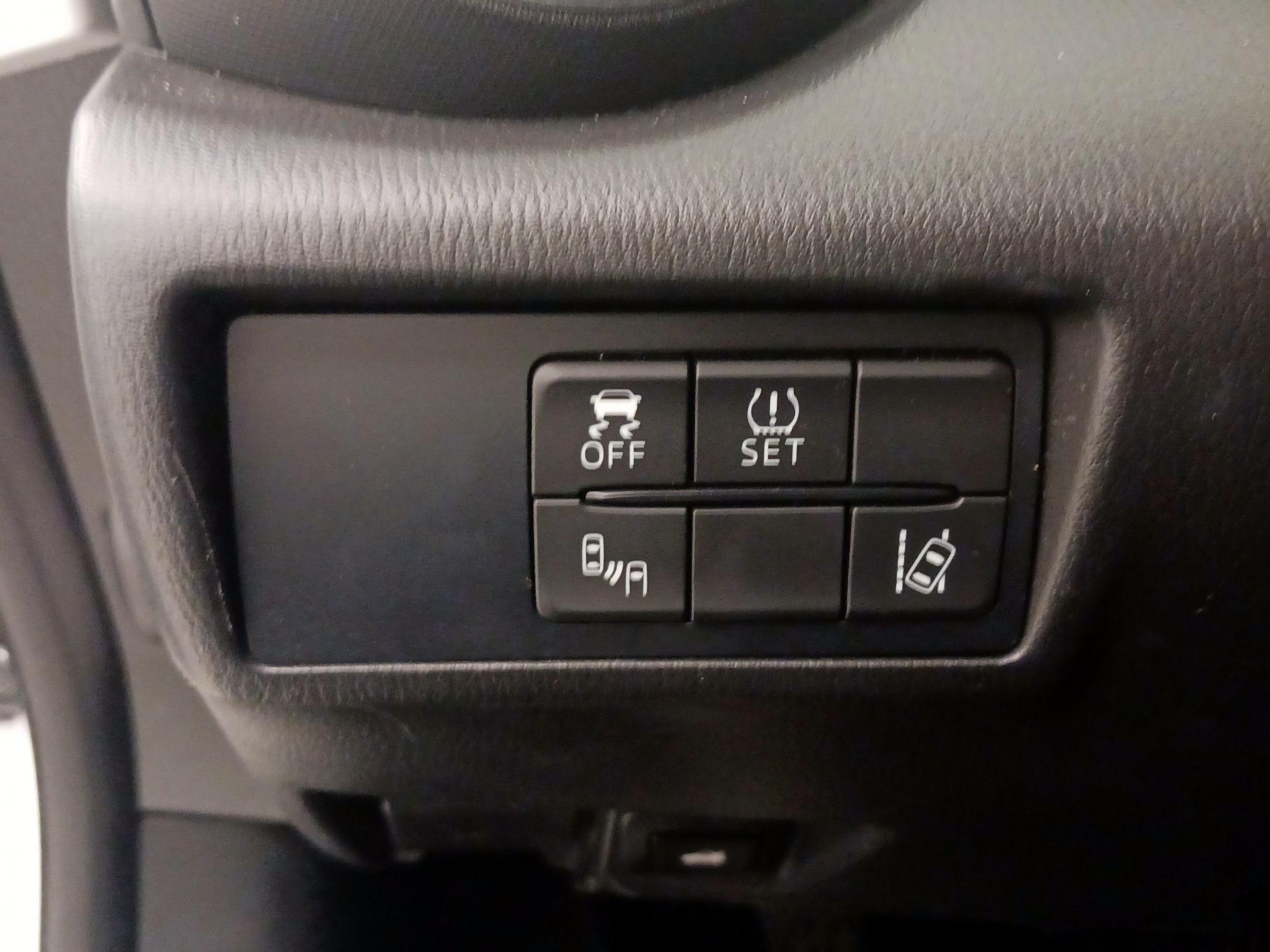 Thumbnail: 2016 Mazda MX-5 Miata - 13