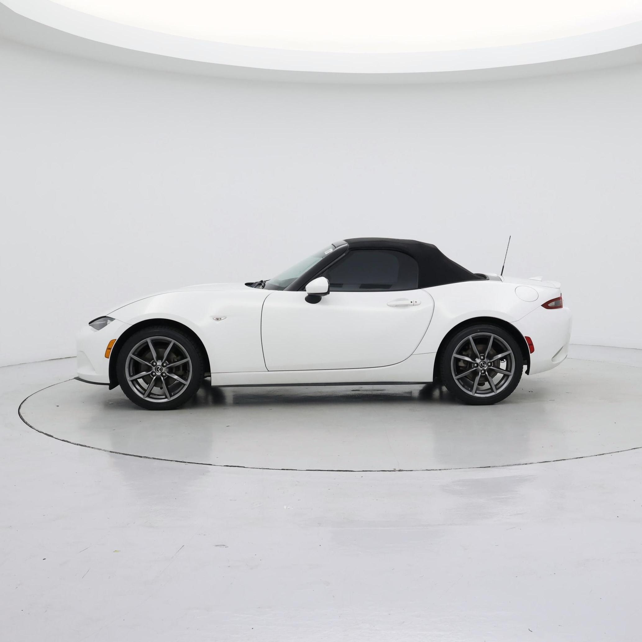 Thumbnail: 2016 Mazda MX-5 Miata - 3