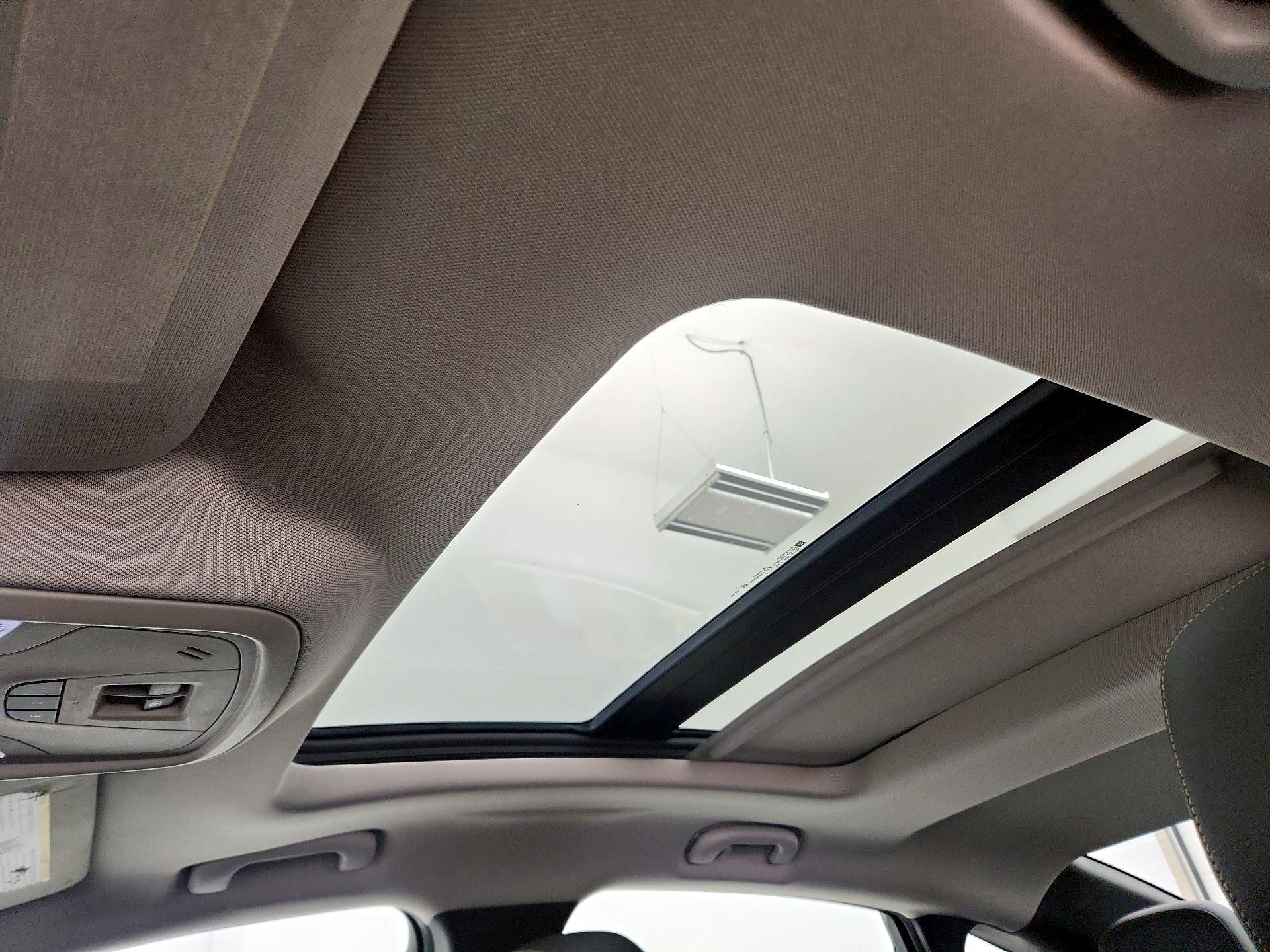 Thumbnail: 2015 Chevrolet Impala - 18