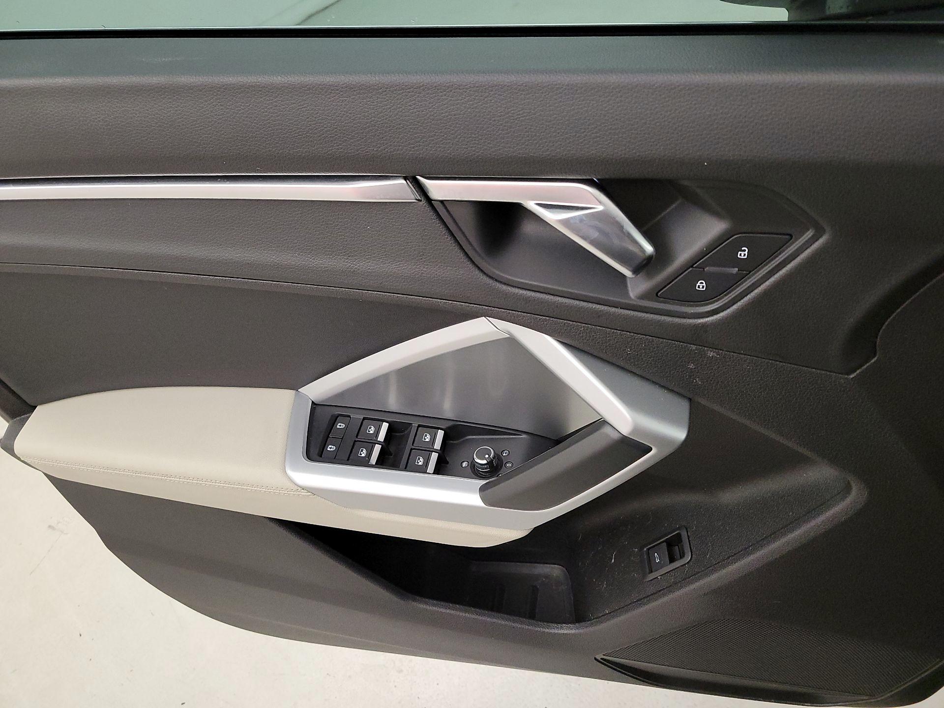 Thumbnail: 2019 Audi Q3 - 12