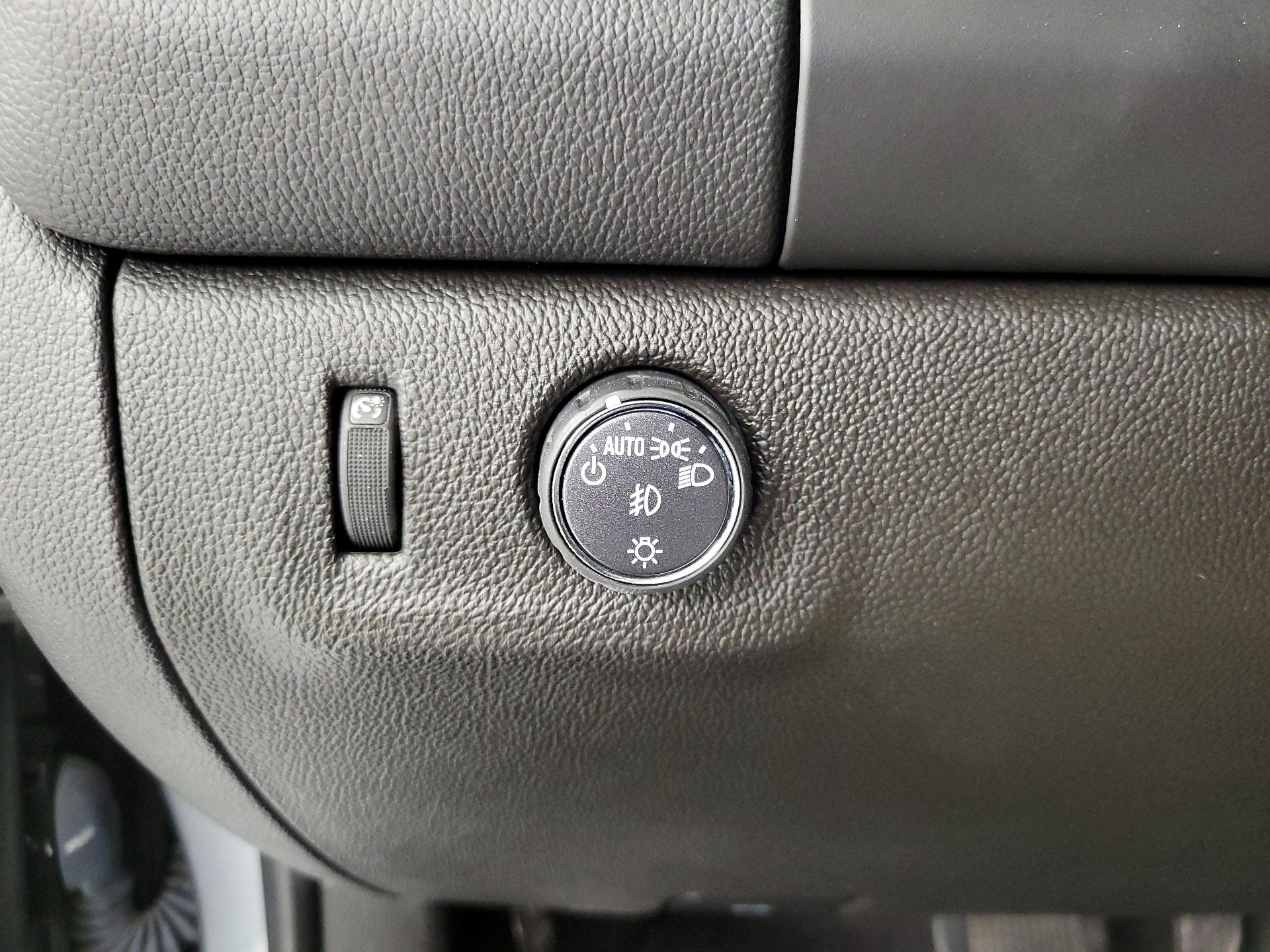 Thumbnail: 2021 Chevrolet Colorado - 13