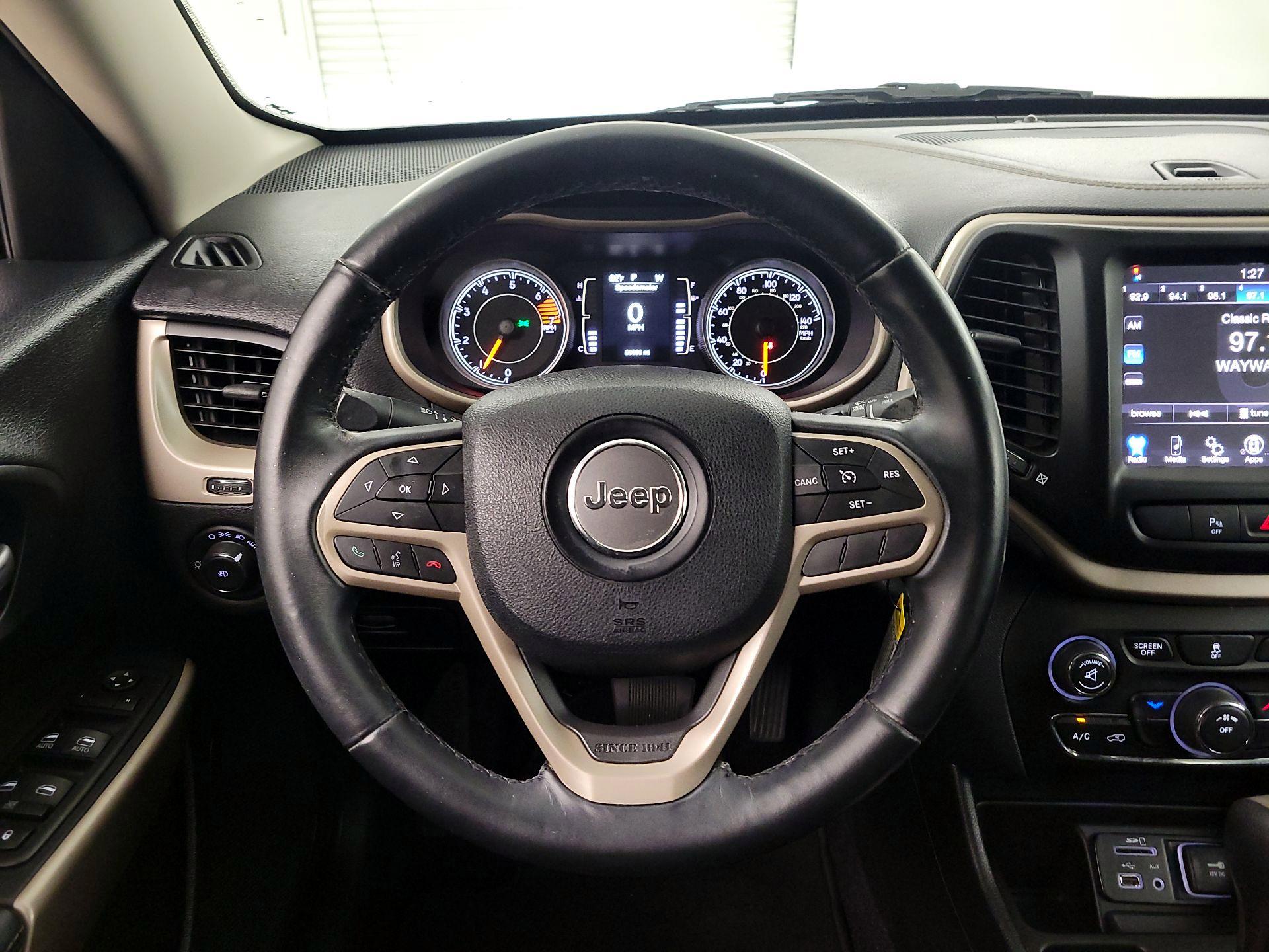 Thumbnail: 2017 Jeep Cherokee - 10