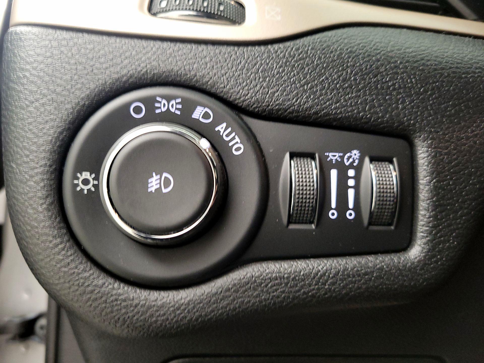 Thumbnail: 2017 Jeep Cherokee - 13