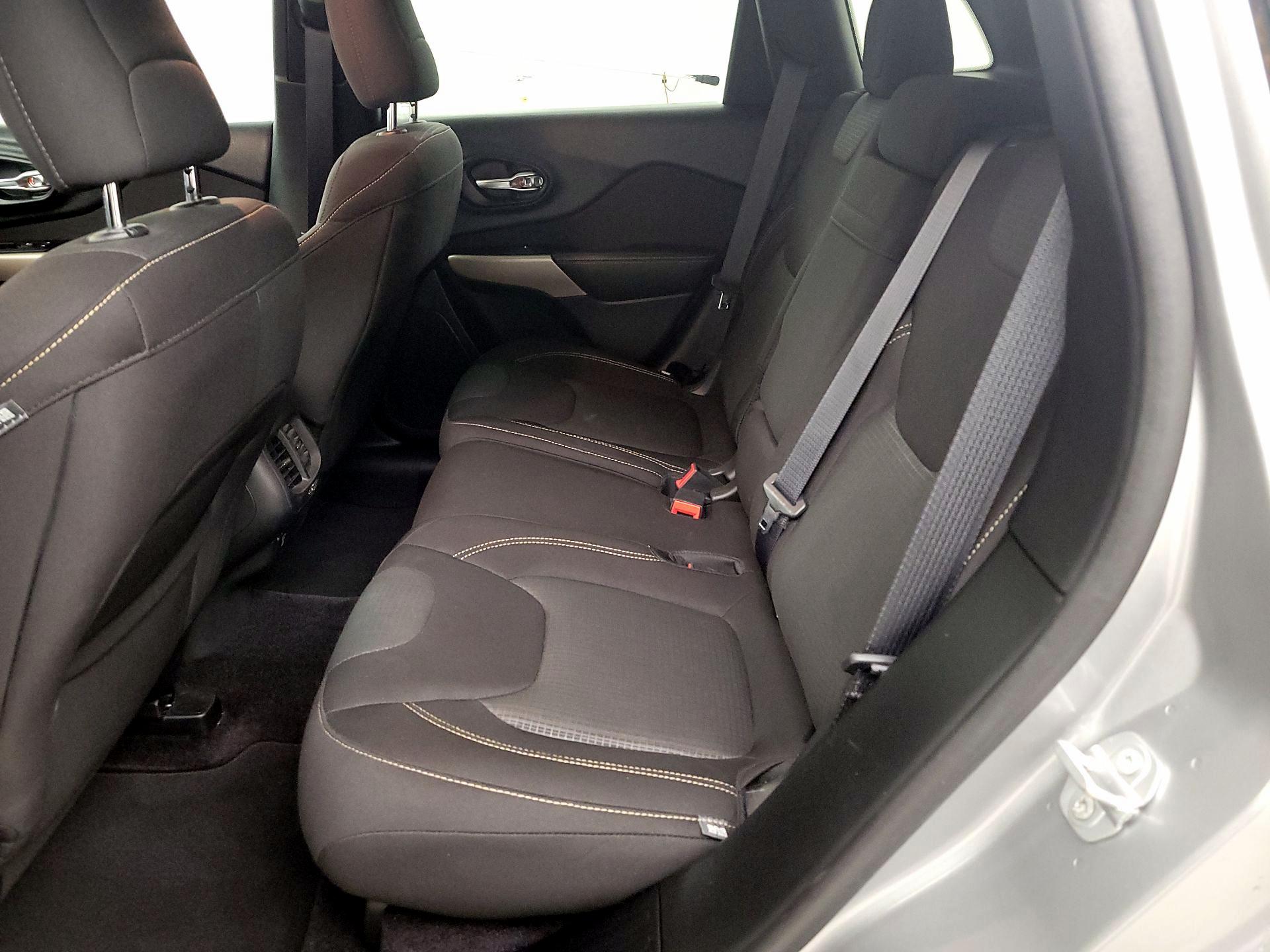 Thumbnail: 2017 Jeep Cherokee - 19