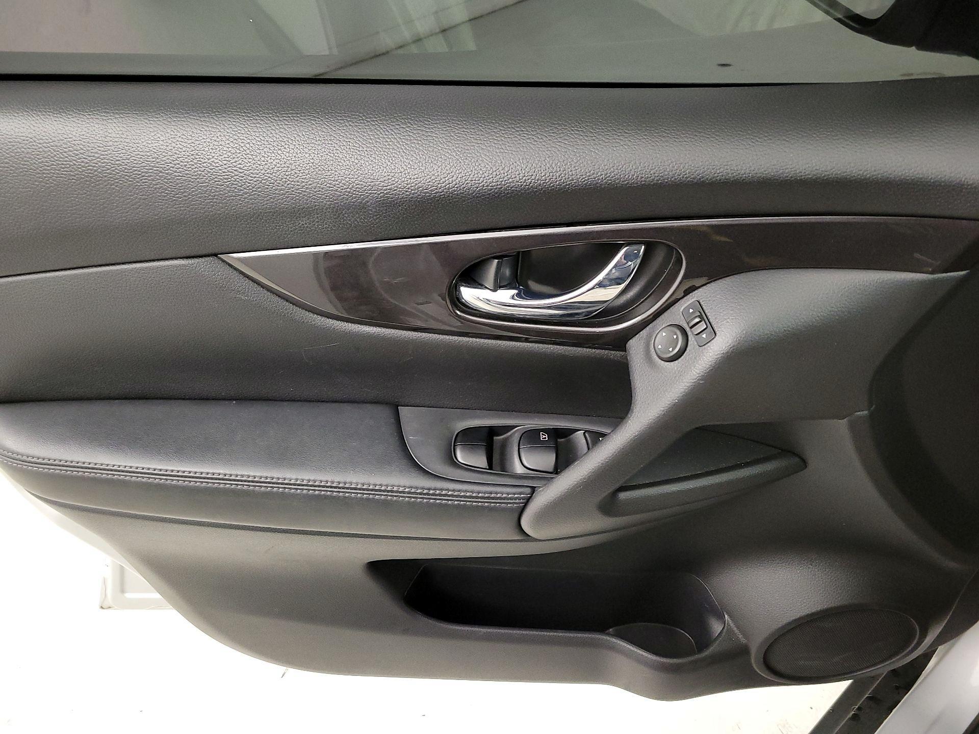 Thumbnail: 2018 Nissan Rogue - 12