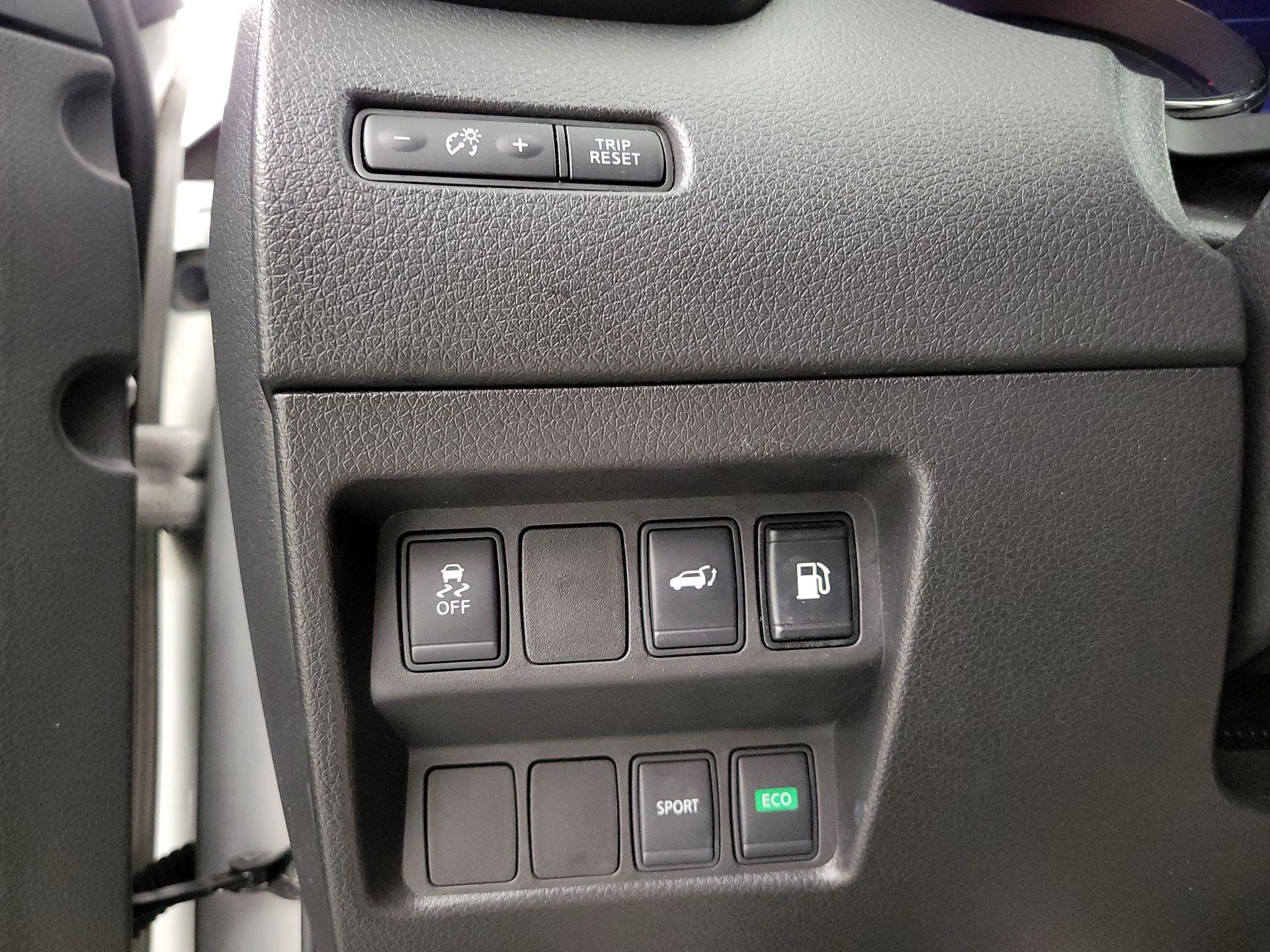 Thumbnail: 2018 Nissan Rogue - 13