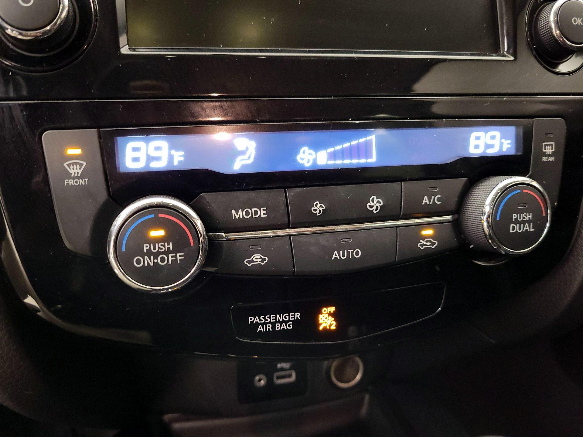 Thumbnail: 2018 Nissan Rogue - 16