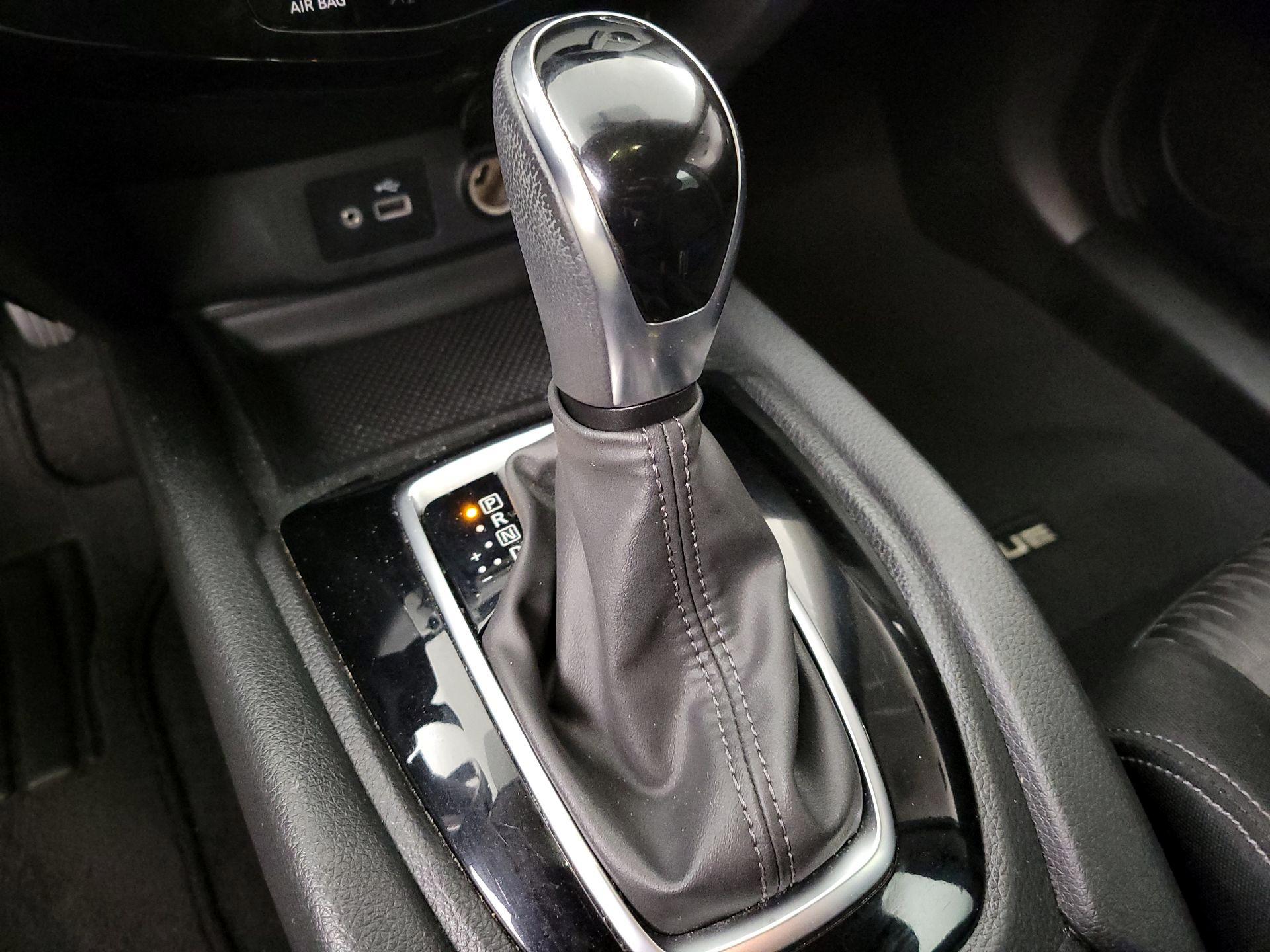 Thumbnail: 2018 Nissan Rogue - 17