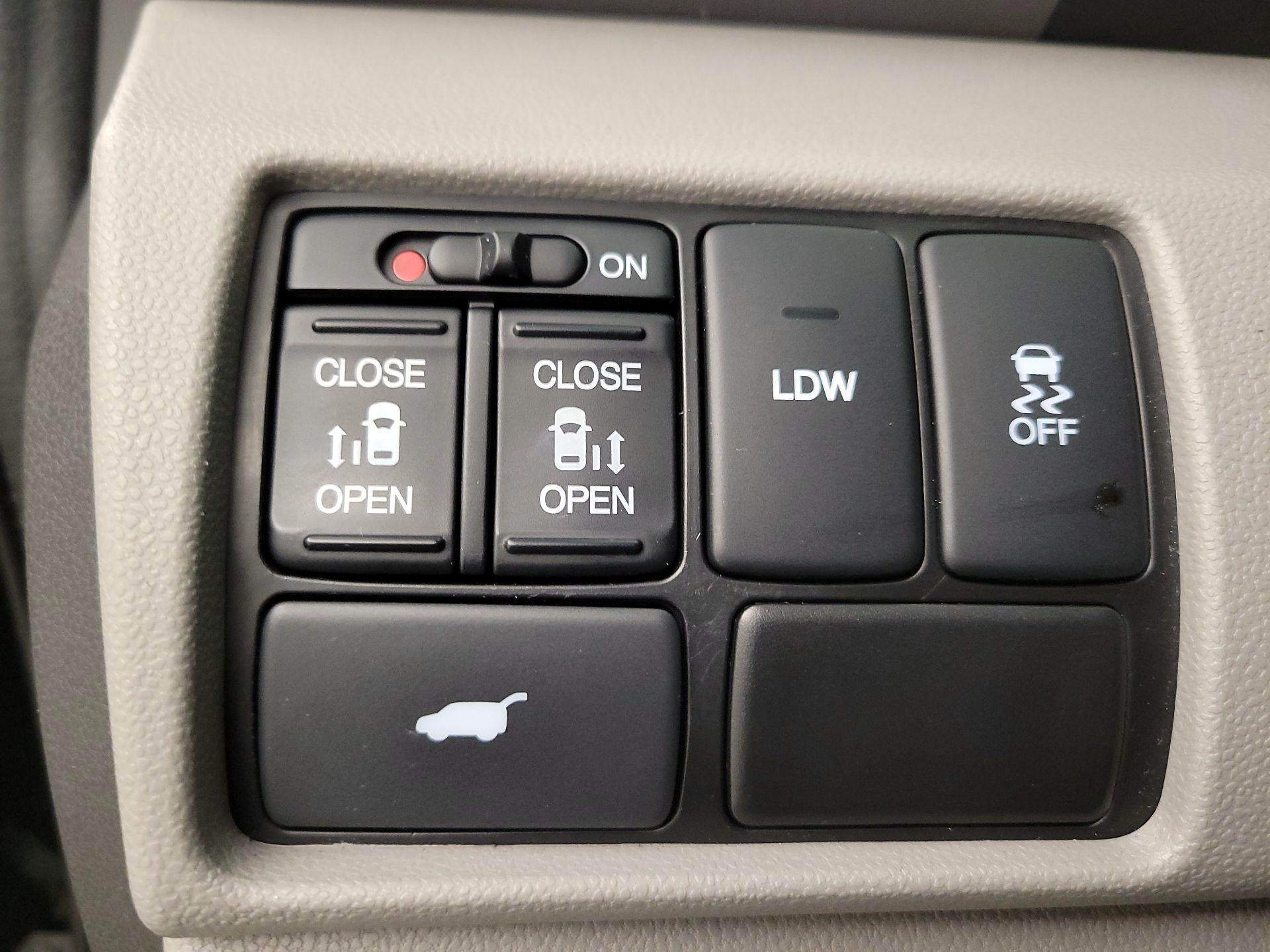 Thumbnail: 2014 Honda Odyssey - 13