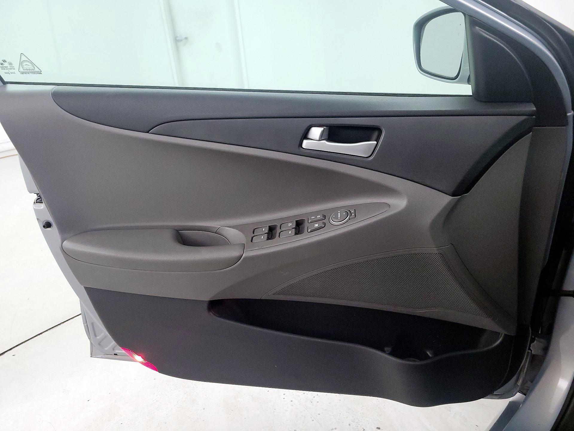 Thumbnail: 2014 Hyundai Sonata - 12