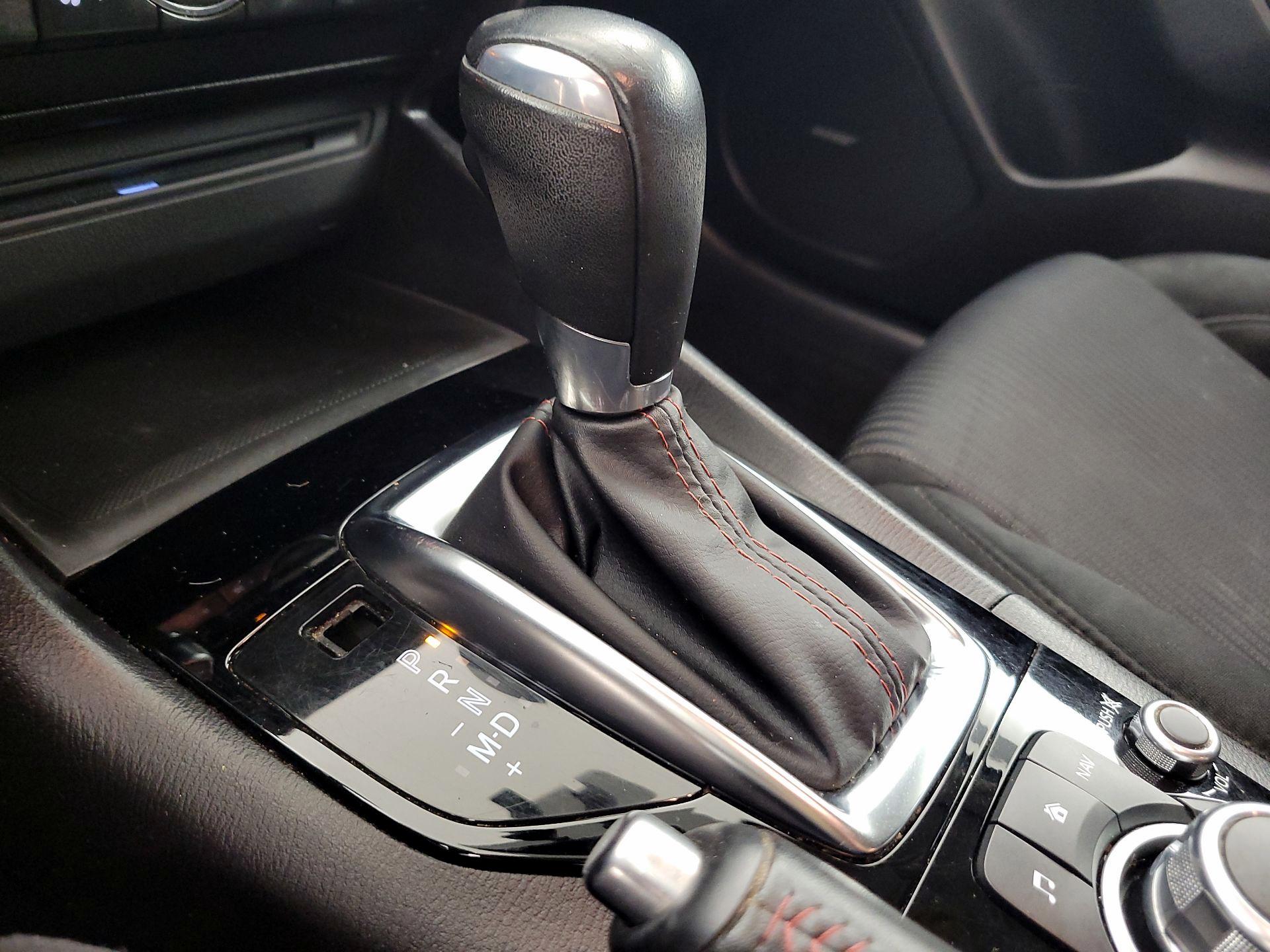 Thumbnail: 2016 Mazda Mazda3 - 18