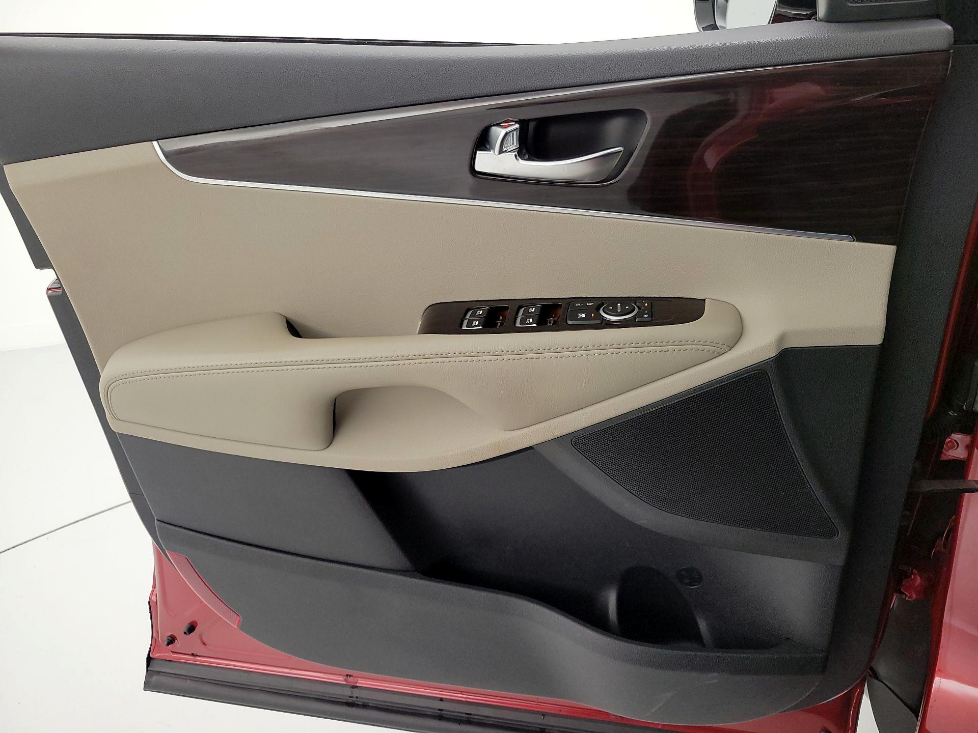 Thumbnail: 2020 Kia Sorento - 12