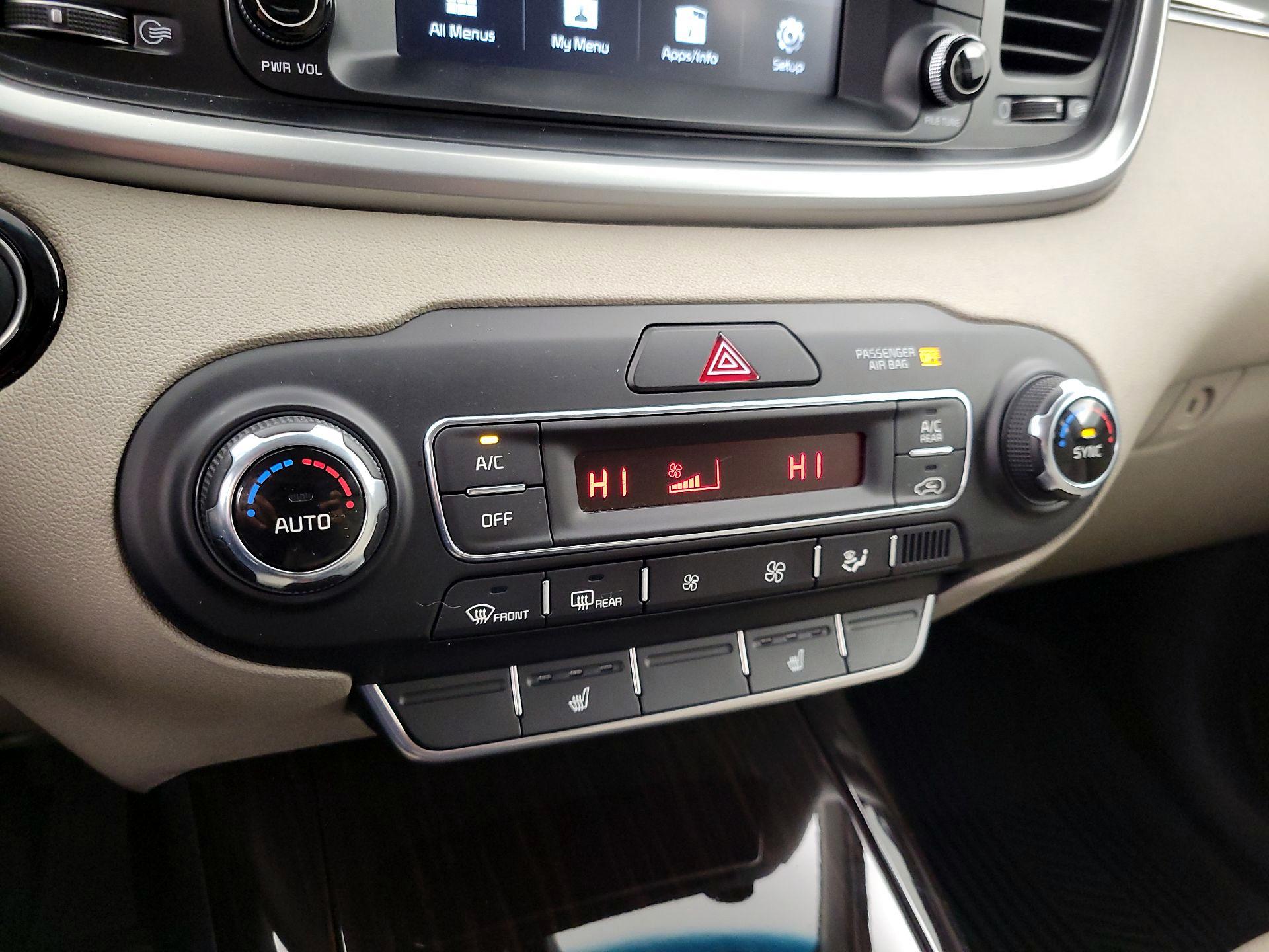 Thumbnail: 2020 Kia Sorento - 16