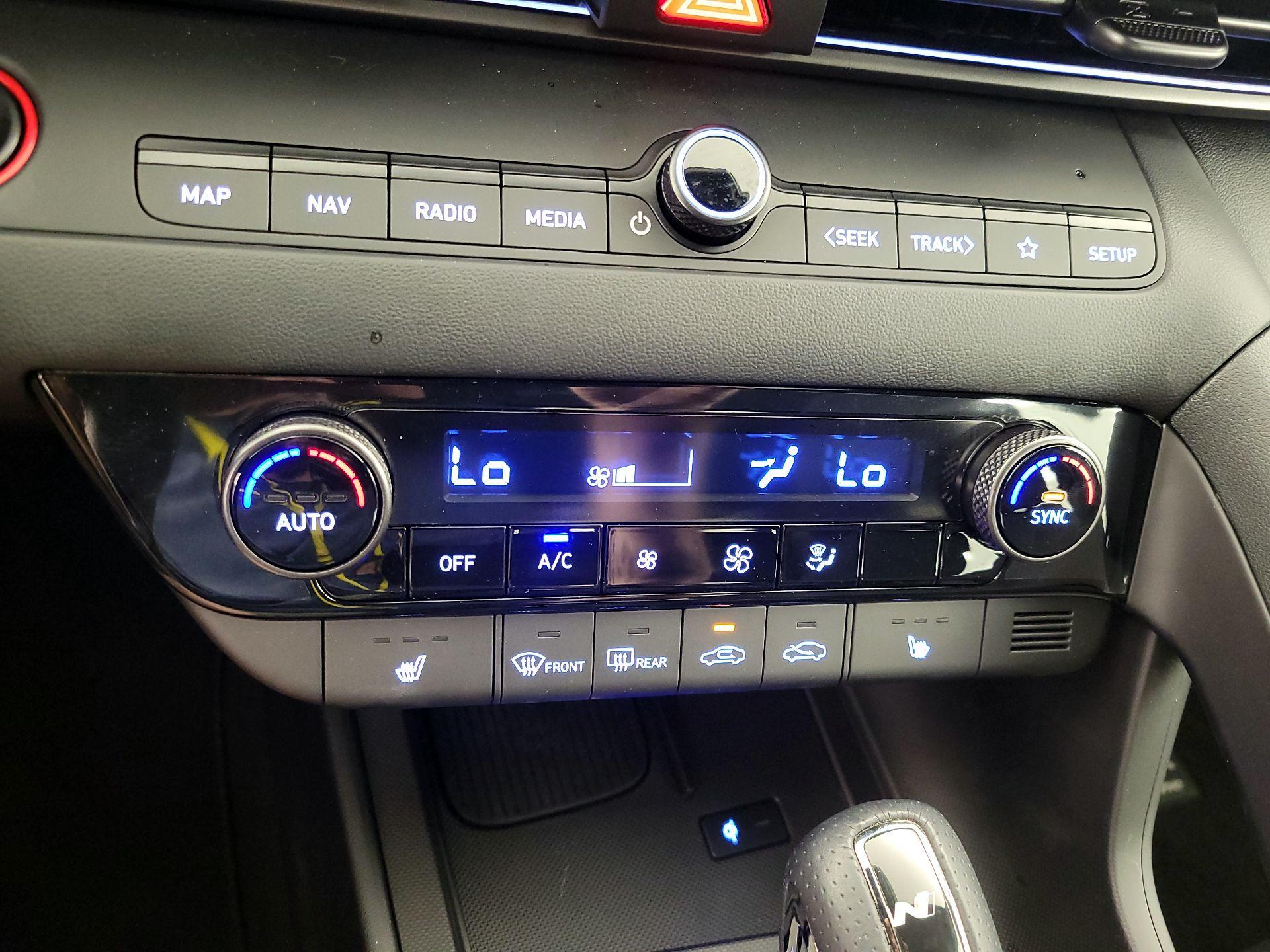 Thumbnail: 2024 Hyundai Elantra - 17