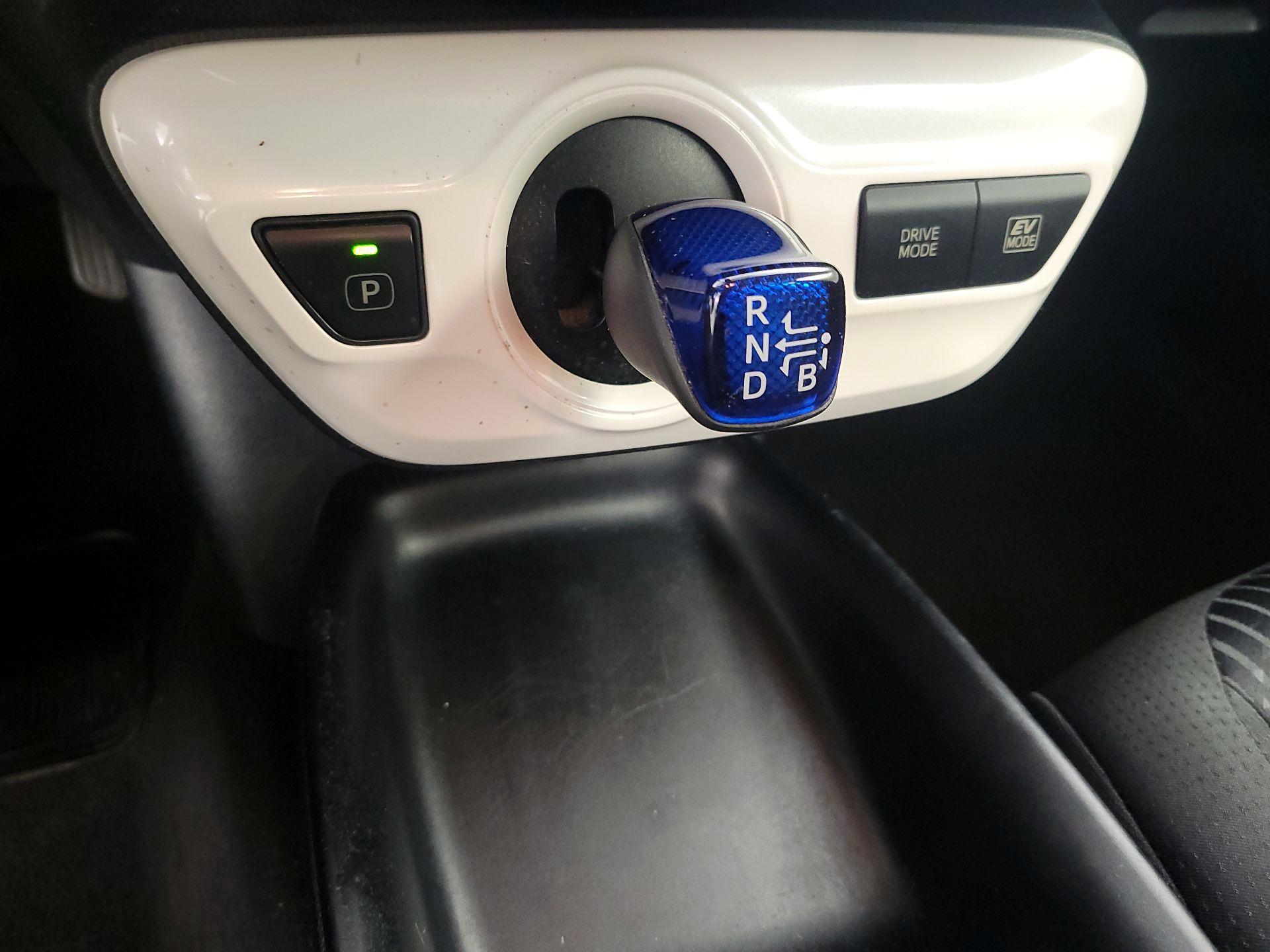 Thumbnail: 2018 Toyota Prius - 17