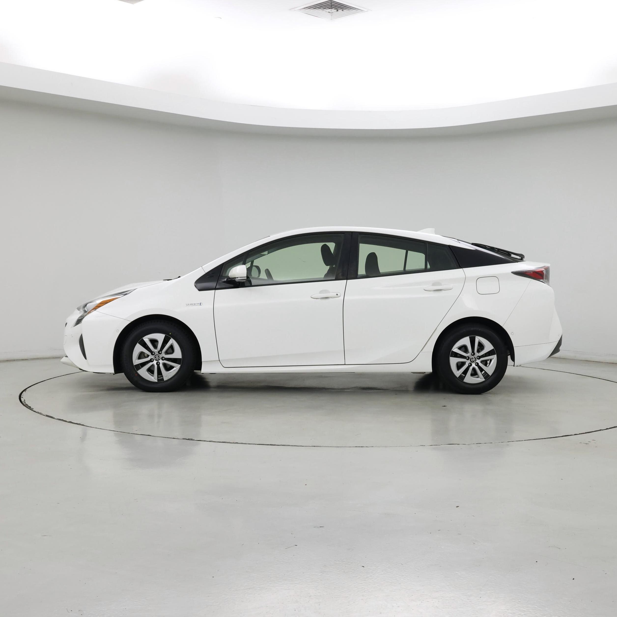 Thumbnail: 2018 Toyota Prius - 3