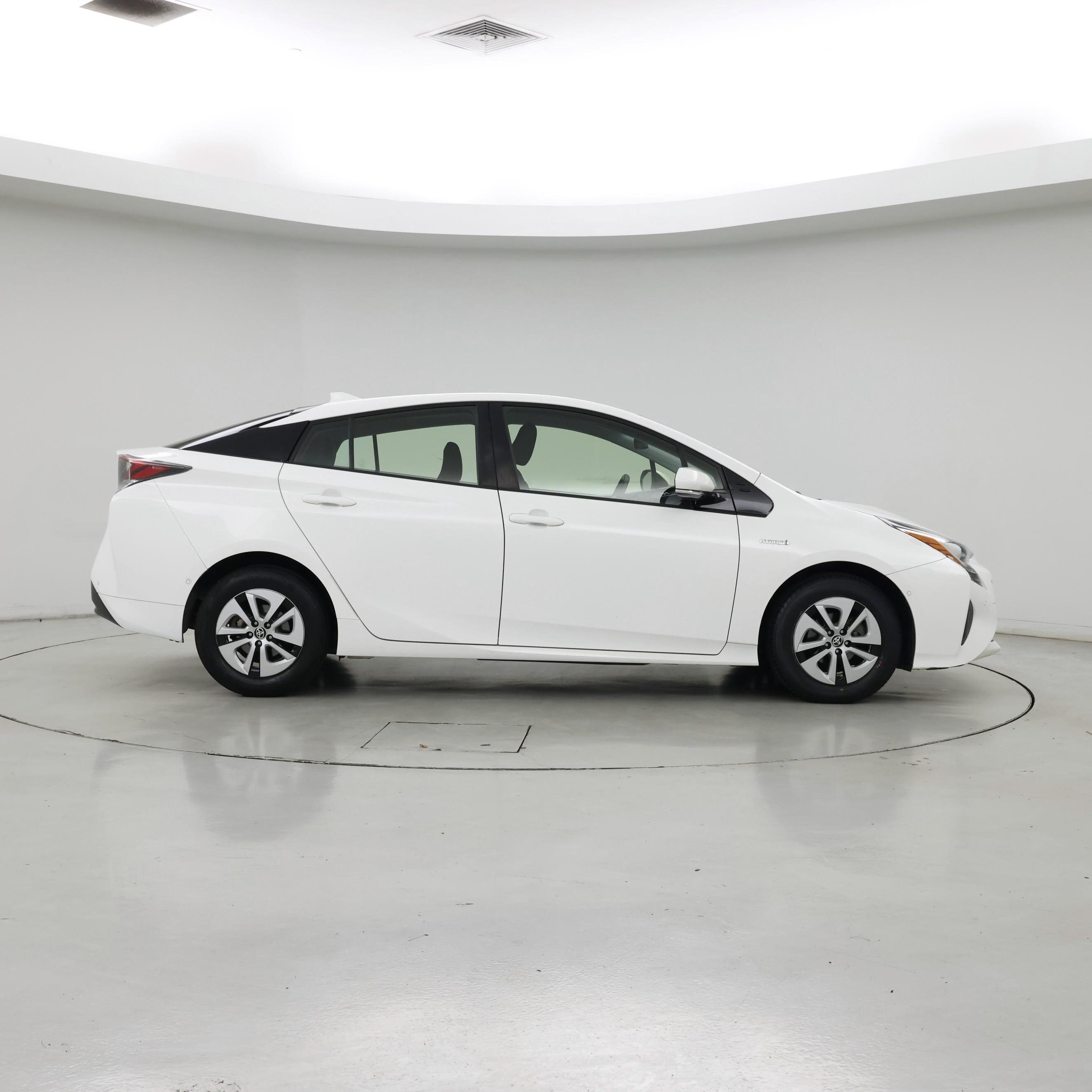 Thumbnail: 2018 Toyota Prius - 7