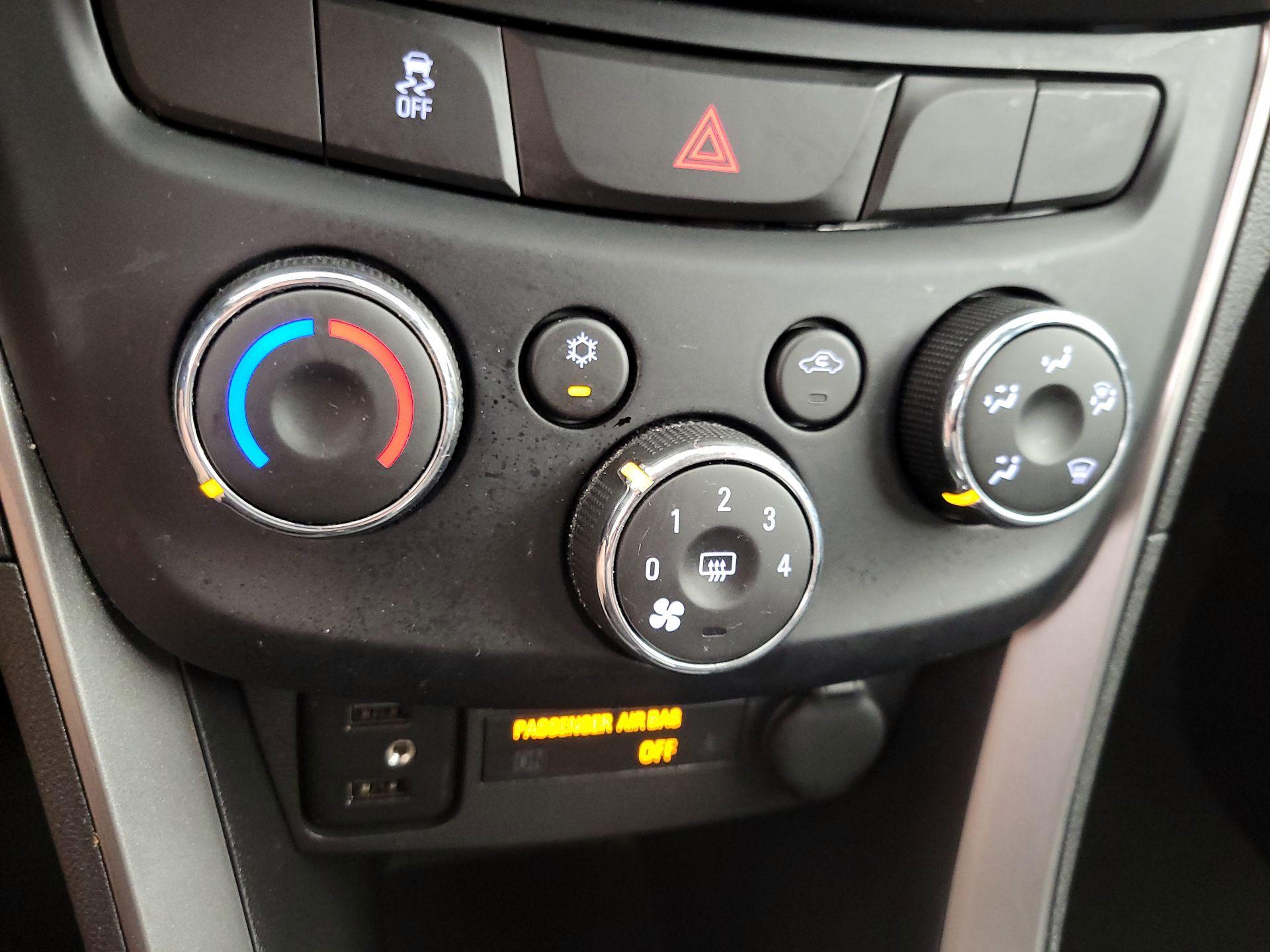 Thumbnail: 2020 Chevrolet Trax - 16