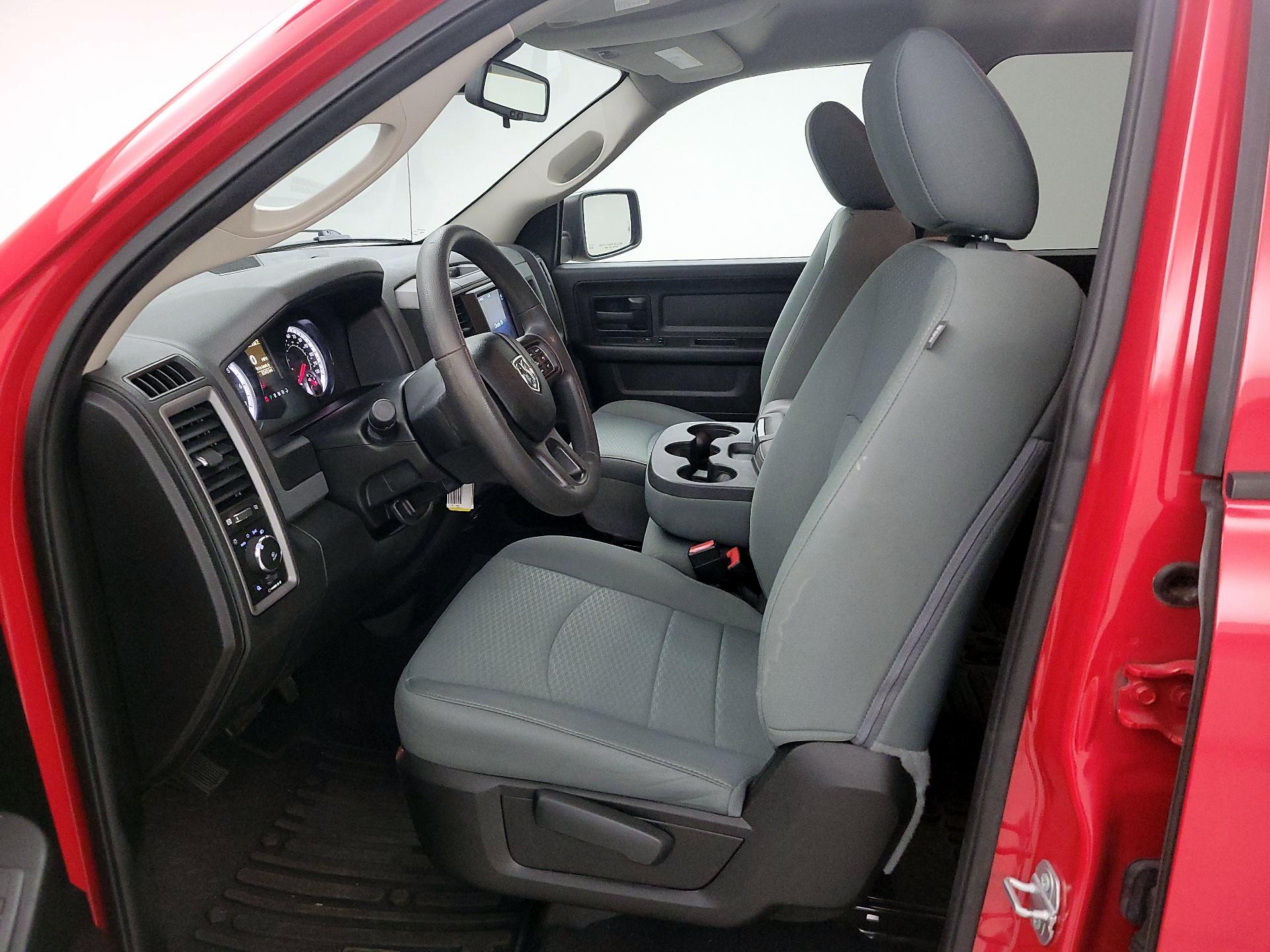 Thumbnail: 2019 RAM 1500 Classic - 11