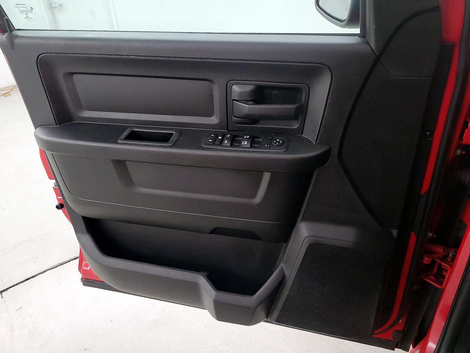 Thumbnail: 2019 RAM 1500 Classic - 12