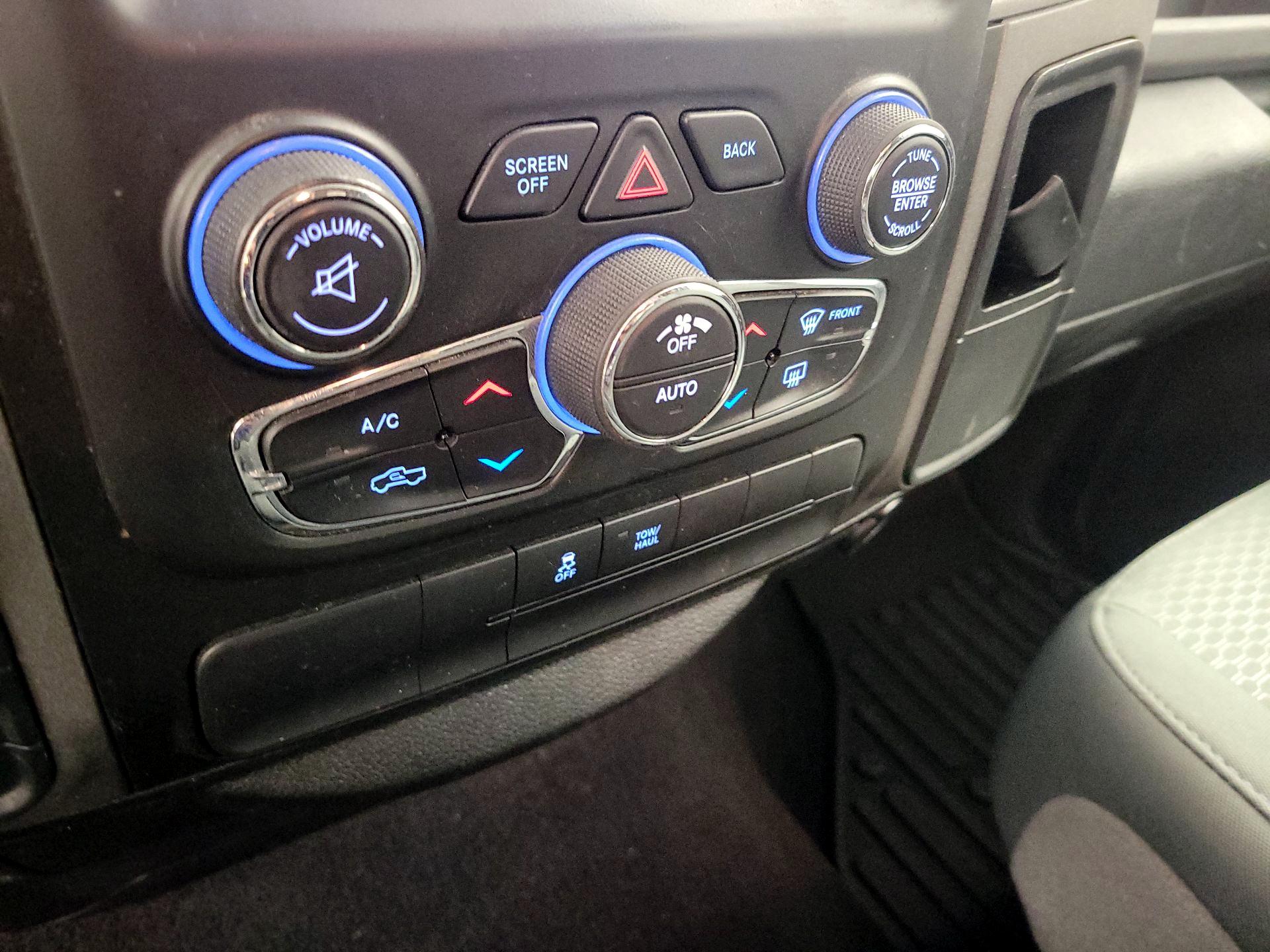 Thumbnail: 2019 RAM 1500 Classic - 16