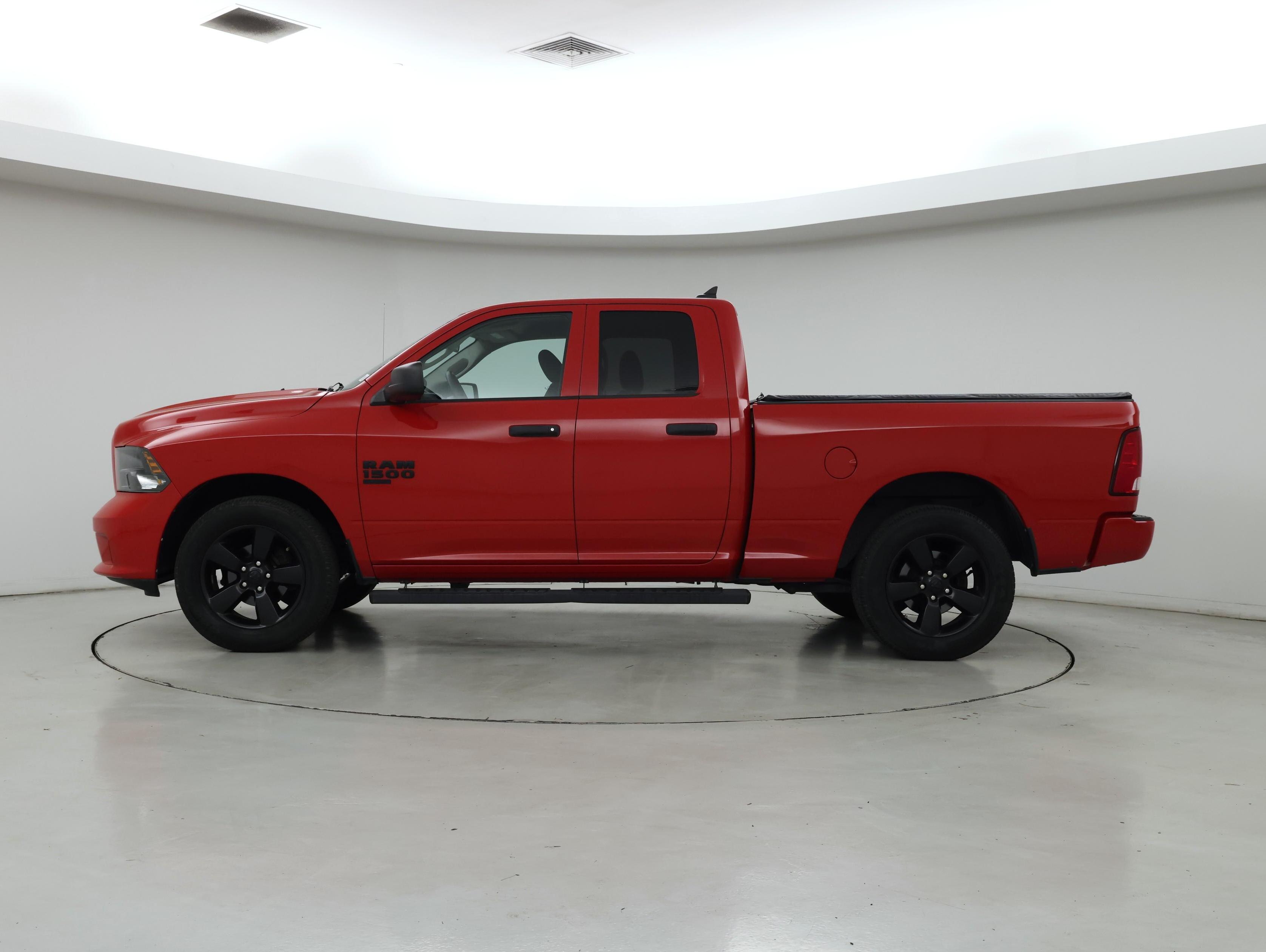 Thumbnail: 2019 RAM 1500 Classic - 3