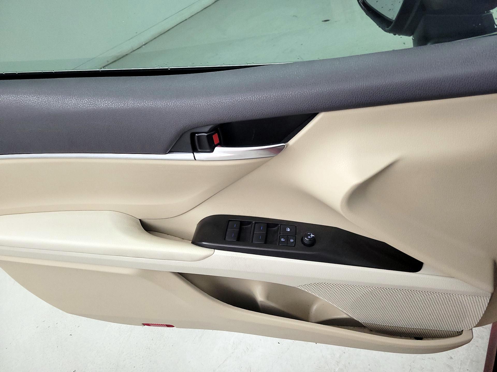 Thumbnail: 2022 Toyota Camry - 12