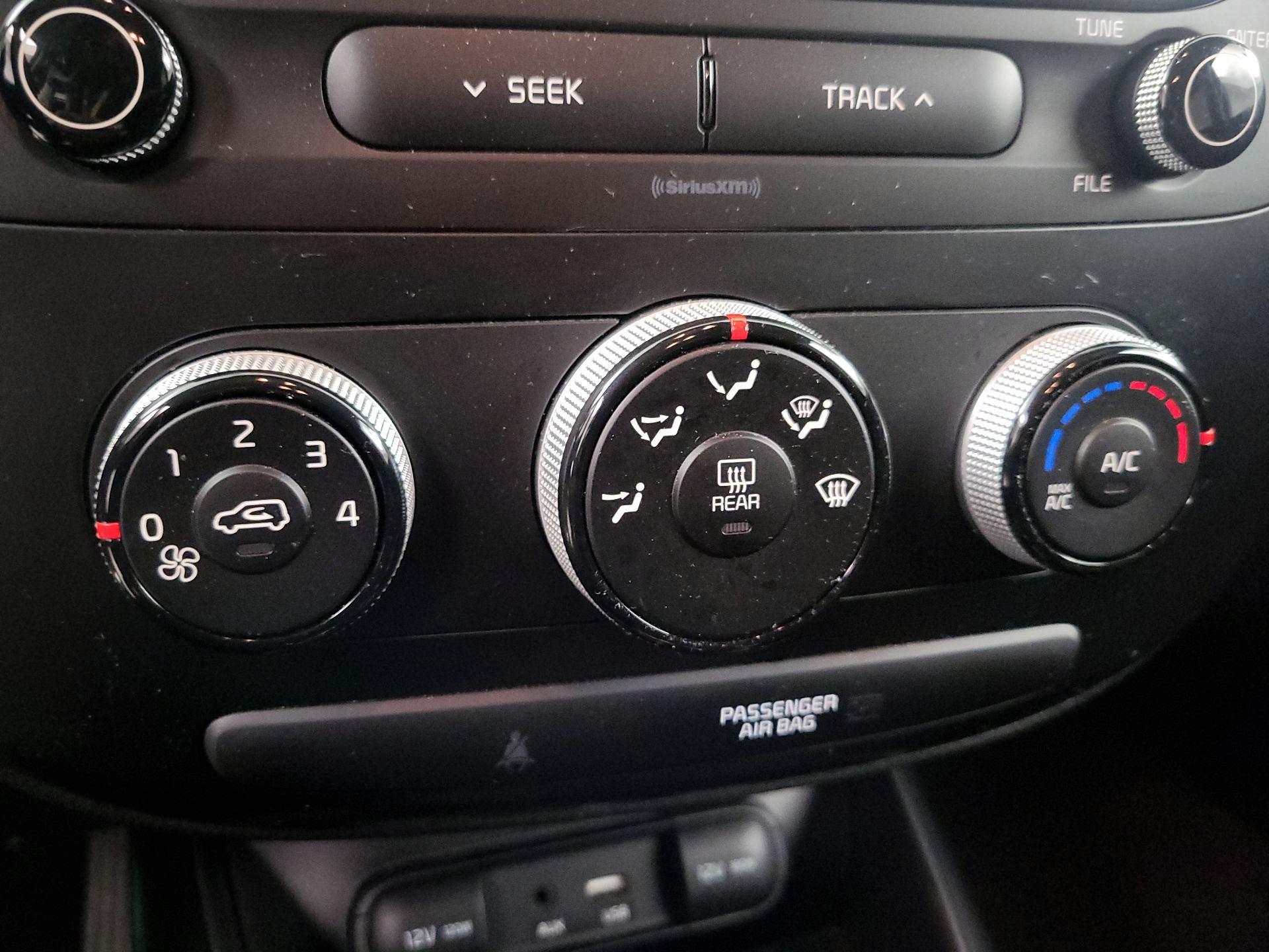 Thumbnail: 2019 Kia Soul - 16