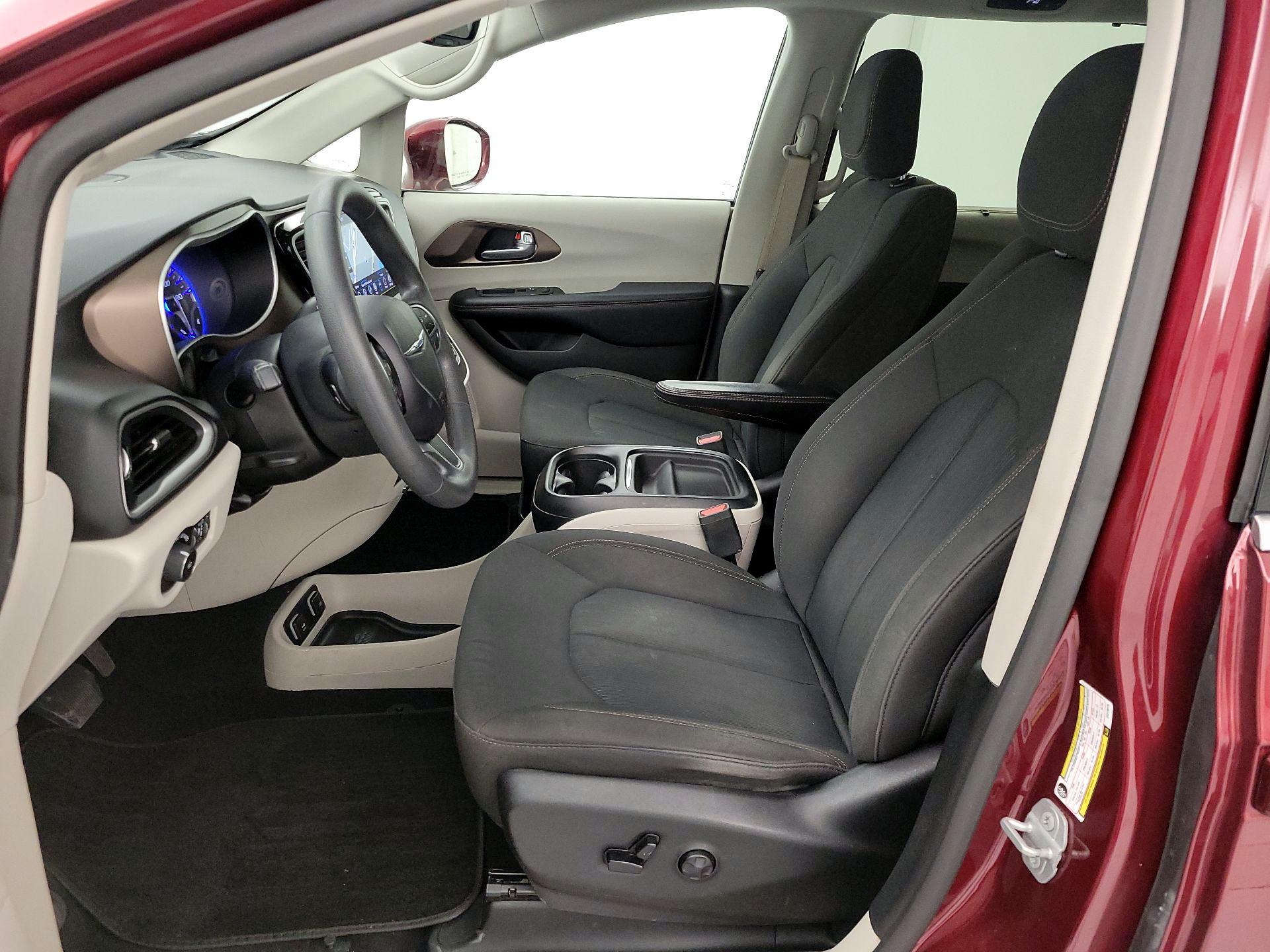 Thumbnail: 2018 Chrysler Pacifica - 11