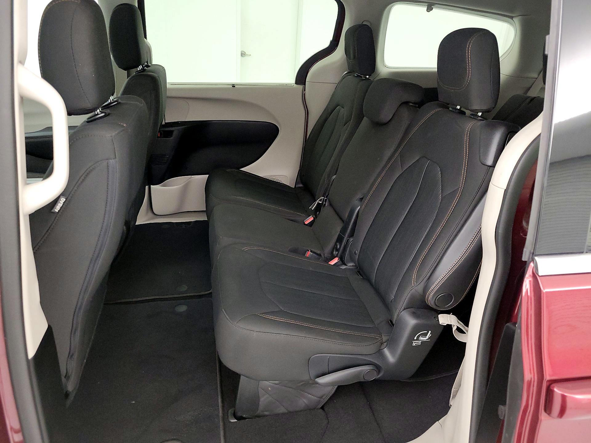 Thumbnail: 2018 Chrysler Pacifica - 20