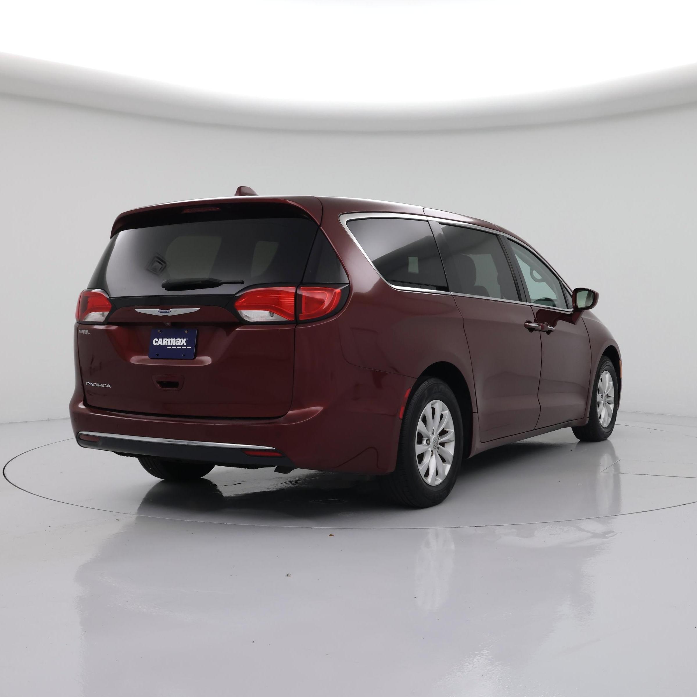 Thumbnail: 2018 Chrysler Pacifica - 8